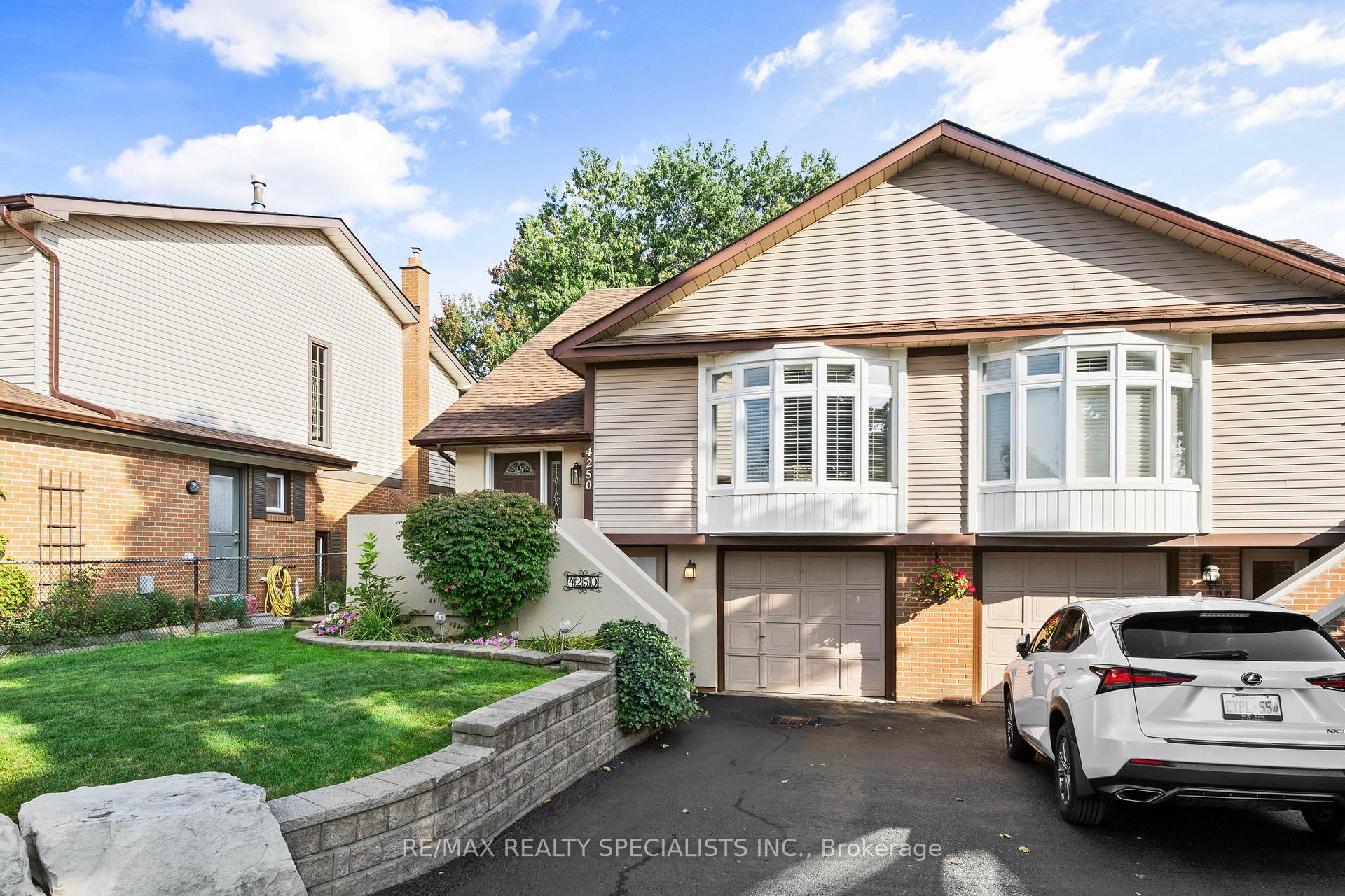 Photo 2 of 4250 Jefton Crescent, Mississauga, Erin Mills — HOMEH
