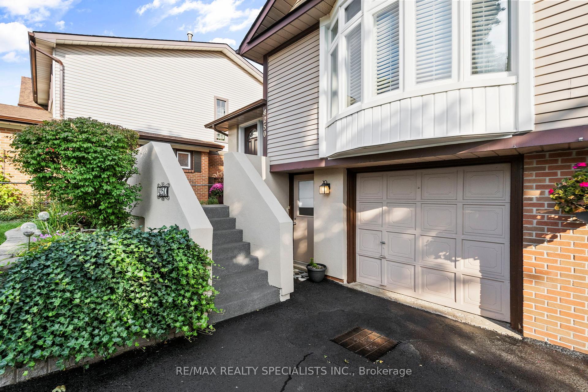 Photo 3 of 4250 Jefton Crescent, Mississauga, Erin Mills — HOMEH
