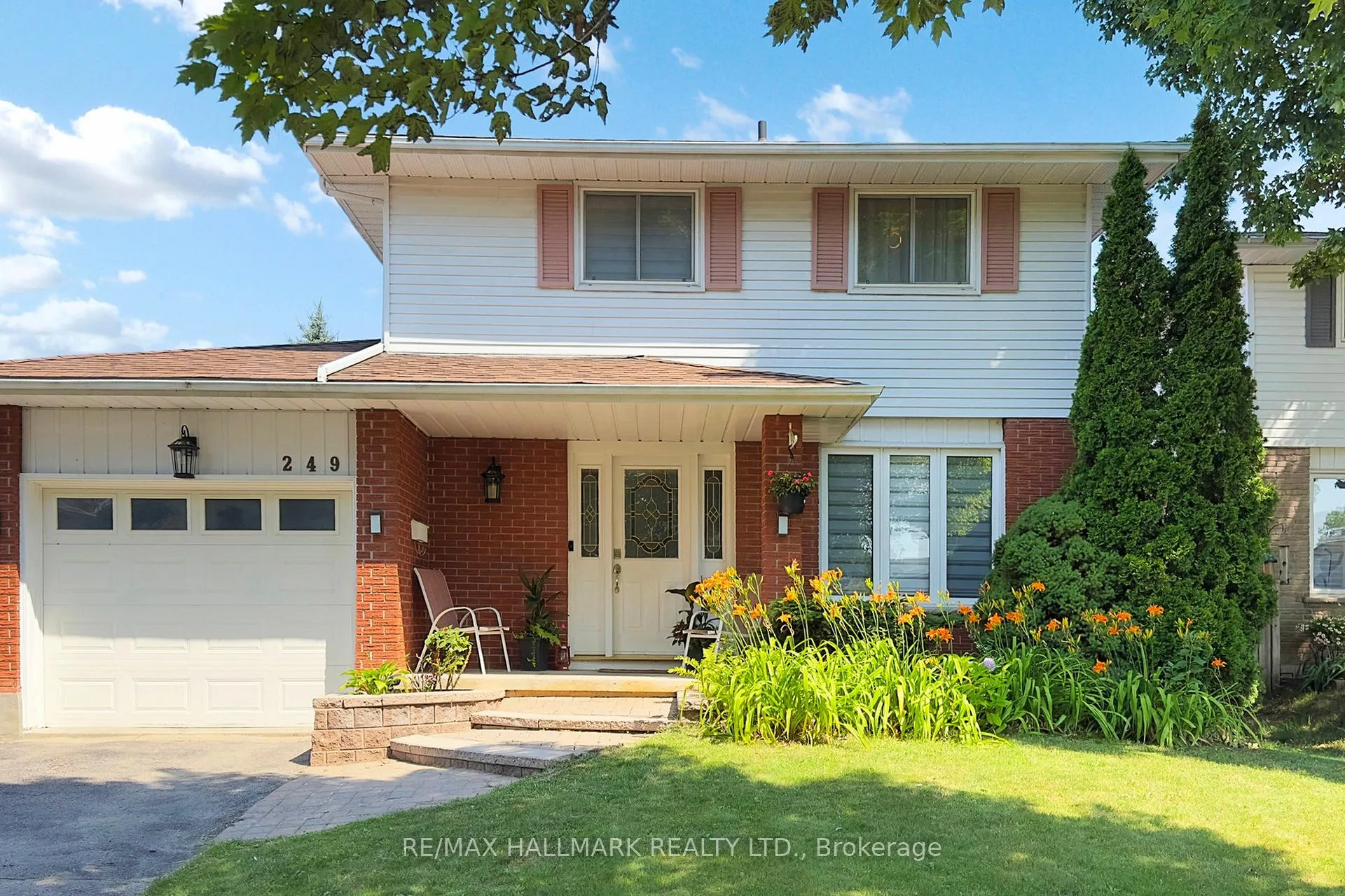 Photo 2 of 249 Kensington Crescent, Oshawa, Centennial — HOMEH