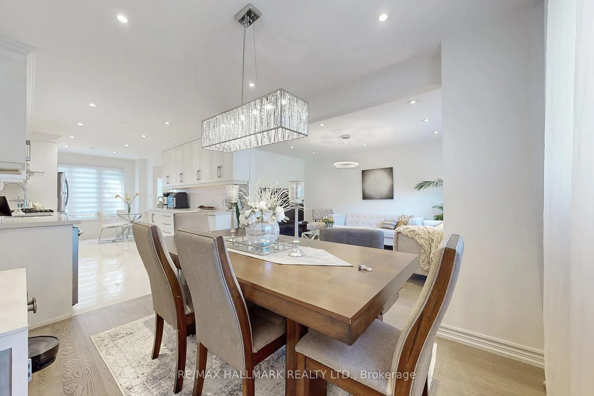 Photo 9 of 249 Kensington Crescent, Oshawa, Centennial — HOMEH
