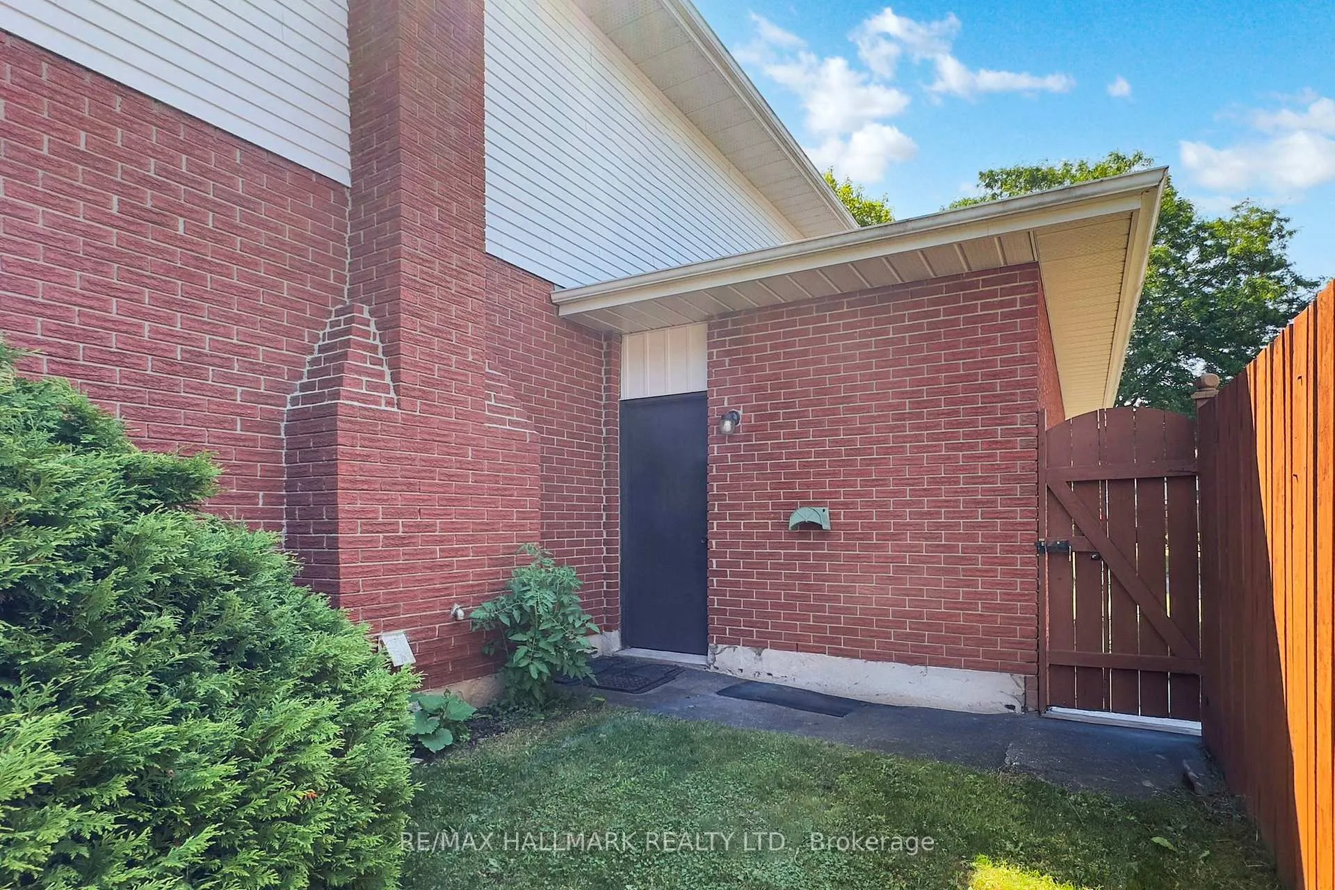 Photo 47 of 249 Kensington Crescent, Oshawa, Centennial — HOMEH