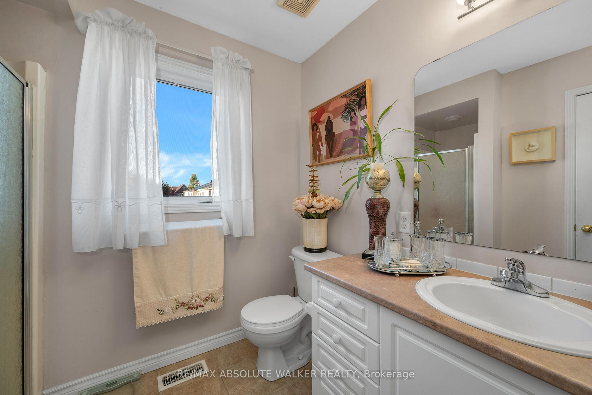 Photo 19 of 607 Aquaview Drive, Ottawa, Avalon East — HOMEH