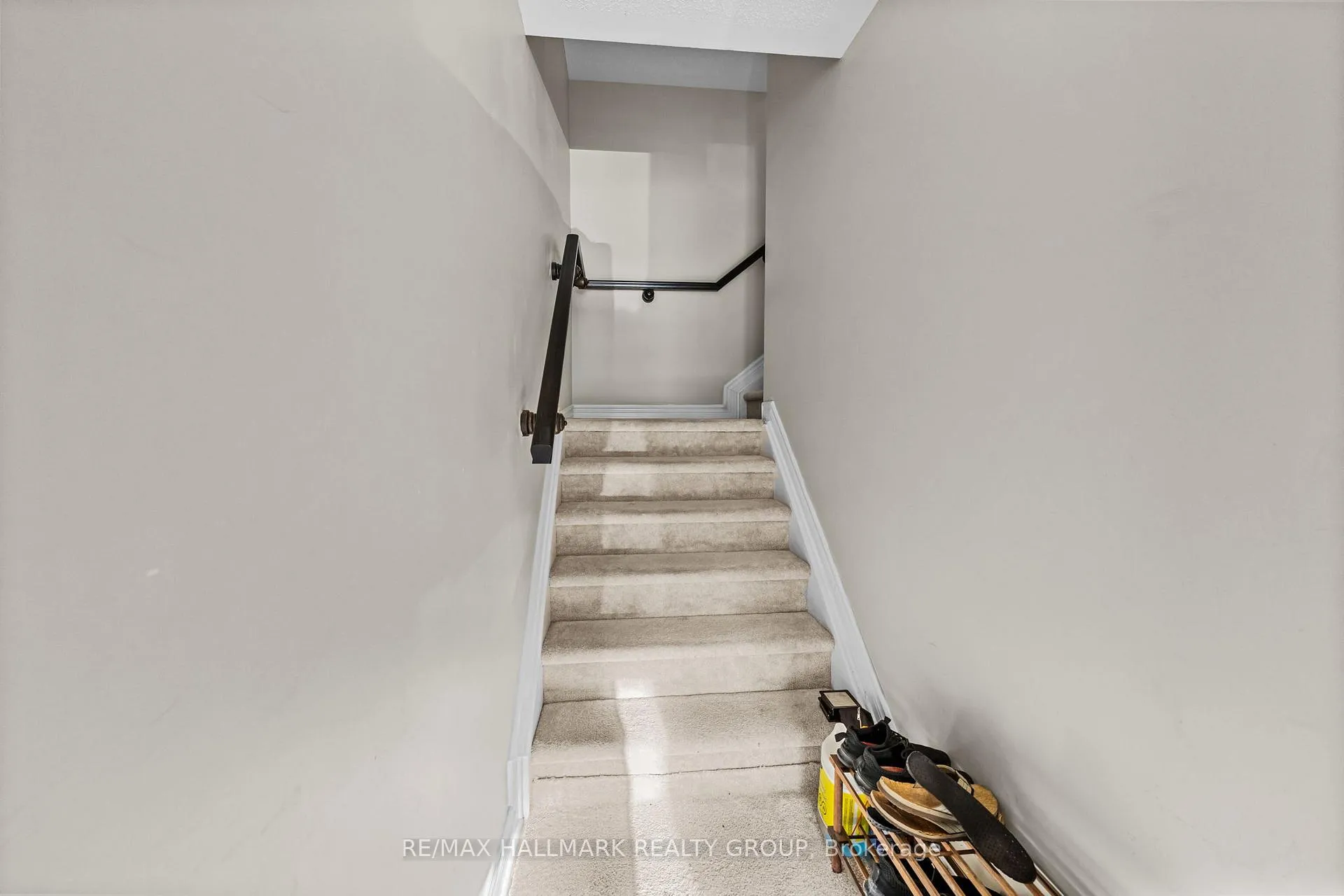 Photo 5 of 504 Clearbrook Drive, Ottawa, Barrhaven - Strandherd — HOMEH