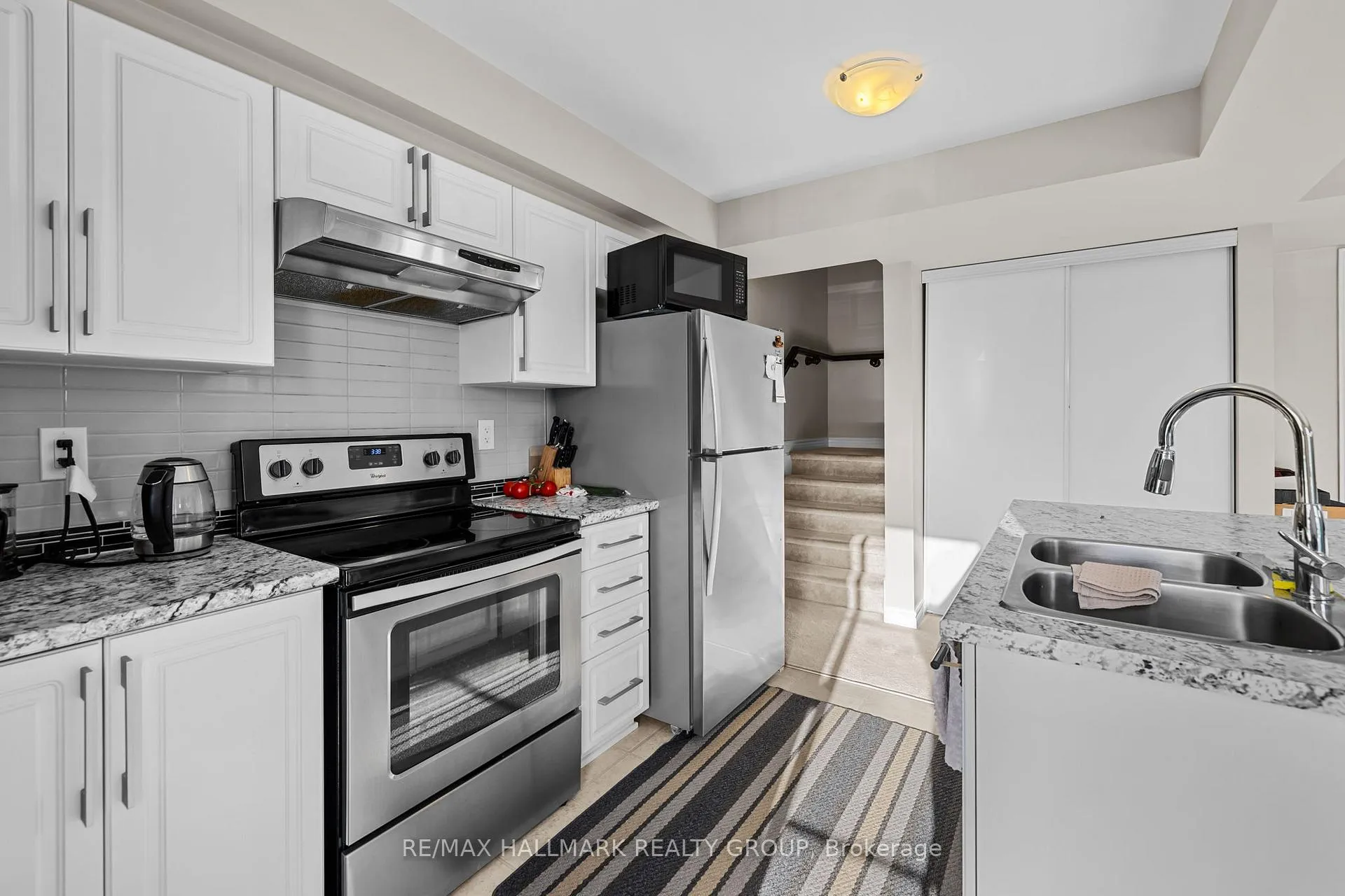 Photo 10 of 504 Clearbrook Drive, Ottawa, Barrhaven - Strandherd — HOMEH