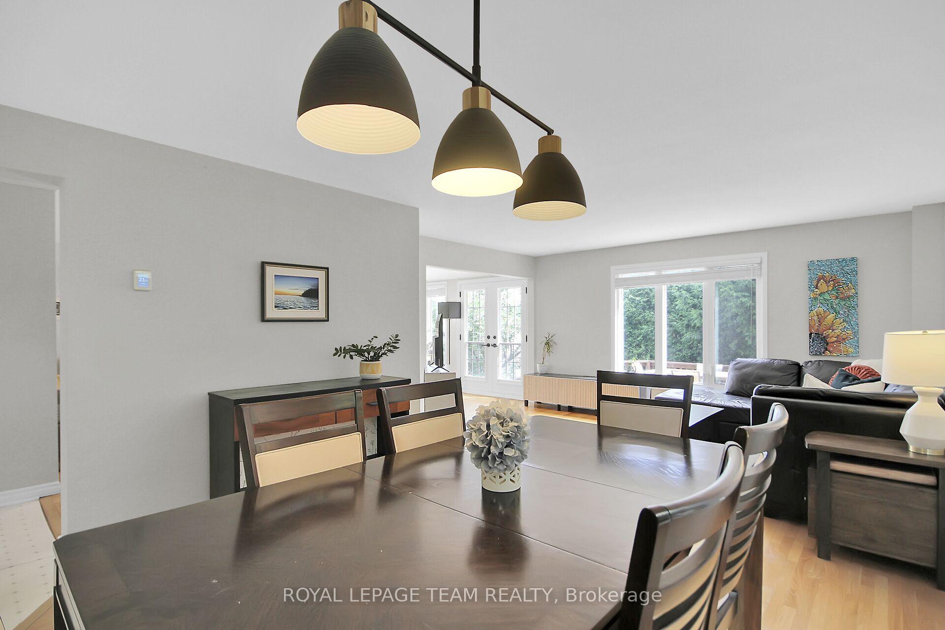 Photo 6 of 1549 Meadowfield Place, Ottawa, Chapel Hill — HOMEH