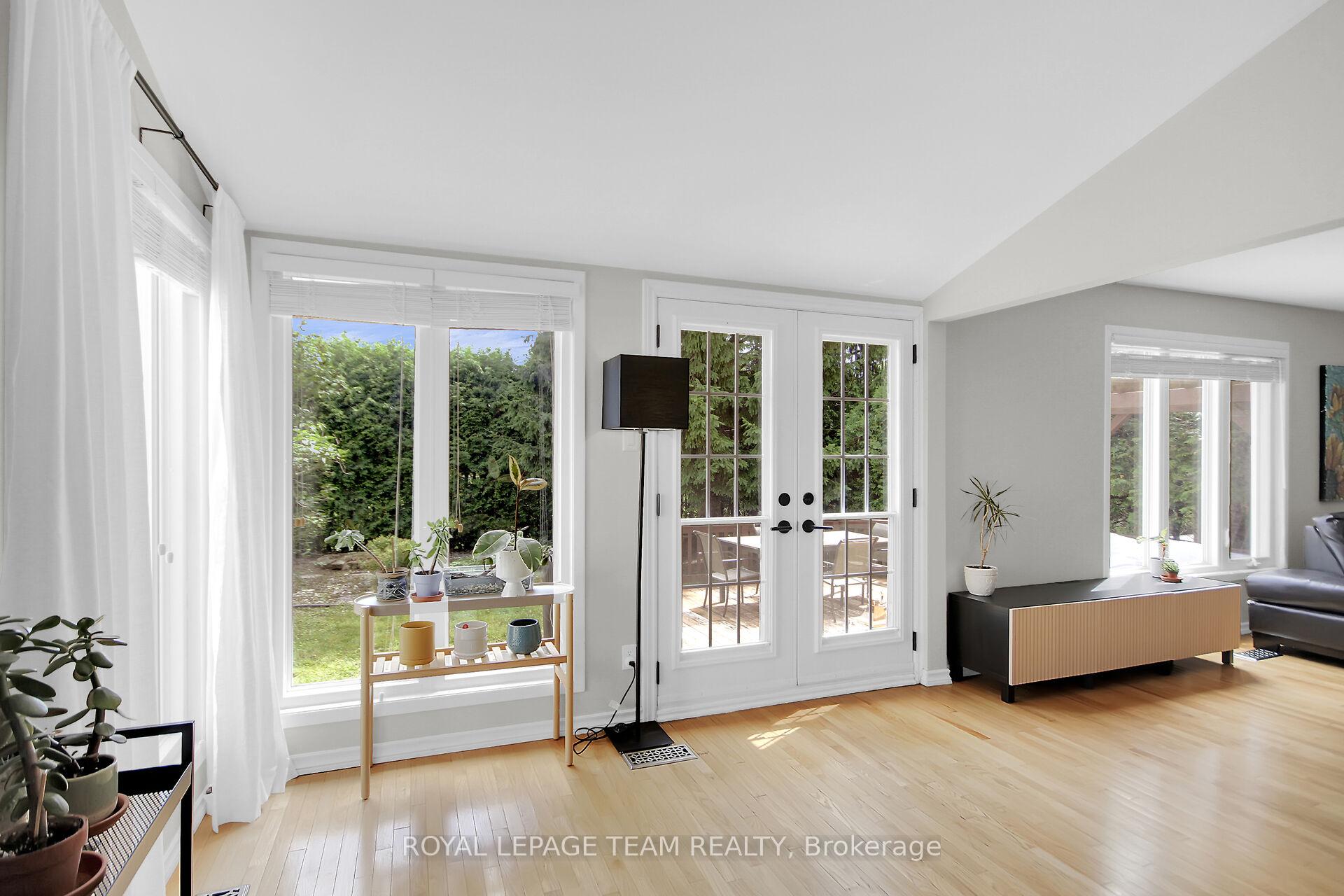 Photo 10 of 1549 Meadowfield Place, Ottawa, Chapel Hill — HOMEH