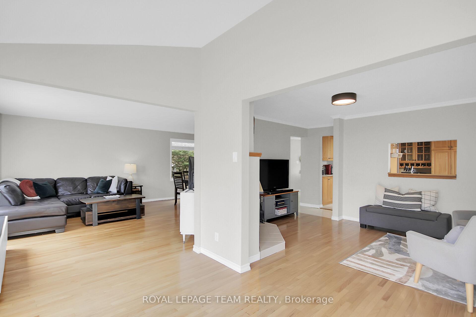 Photo 11 of 1549 Meadowfield Place, Ottawa, Chapel Hill — HOMEH