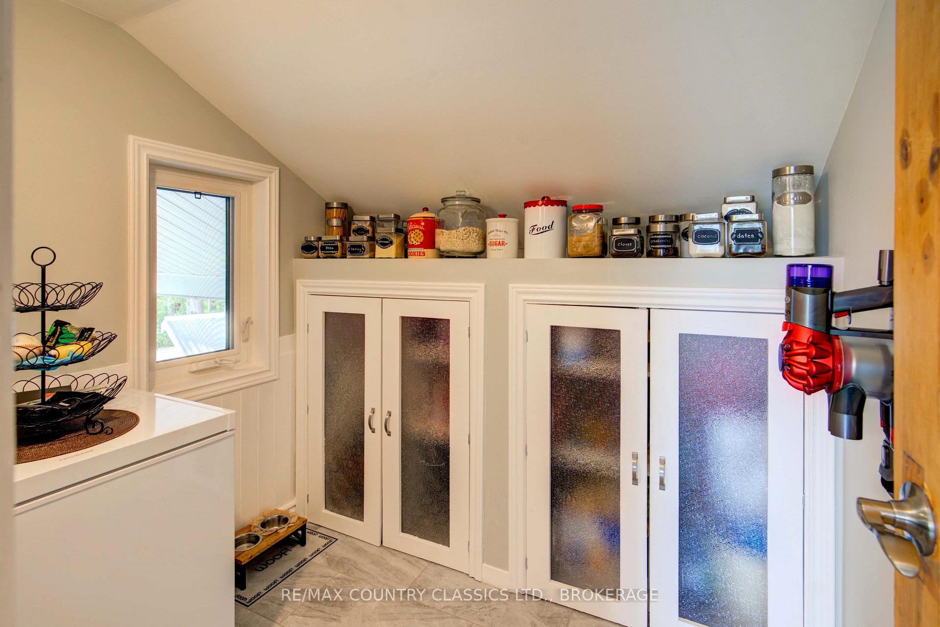 Photo 14 of 1729 Bathurst Upper 5TH, Perth — HOMEH