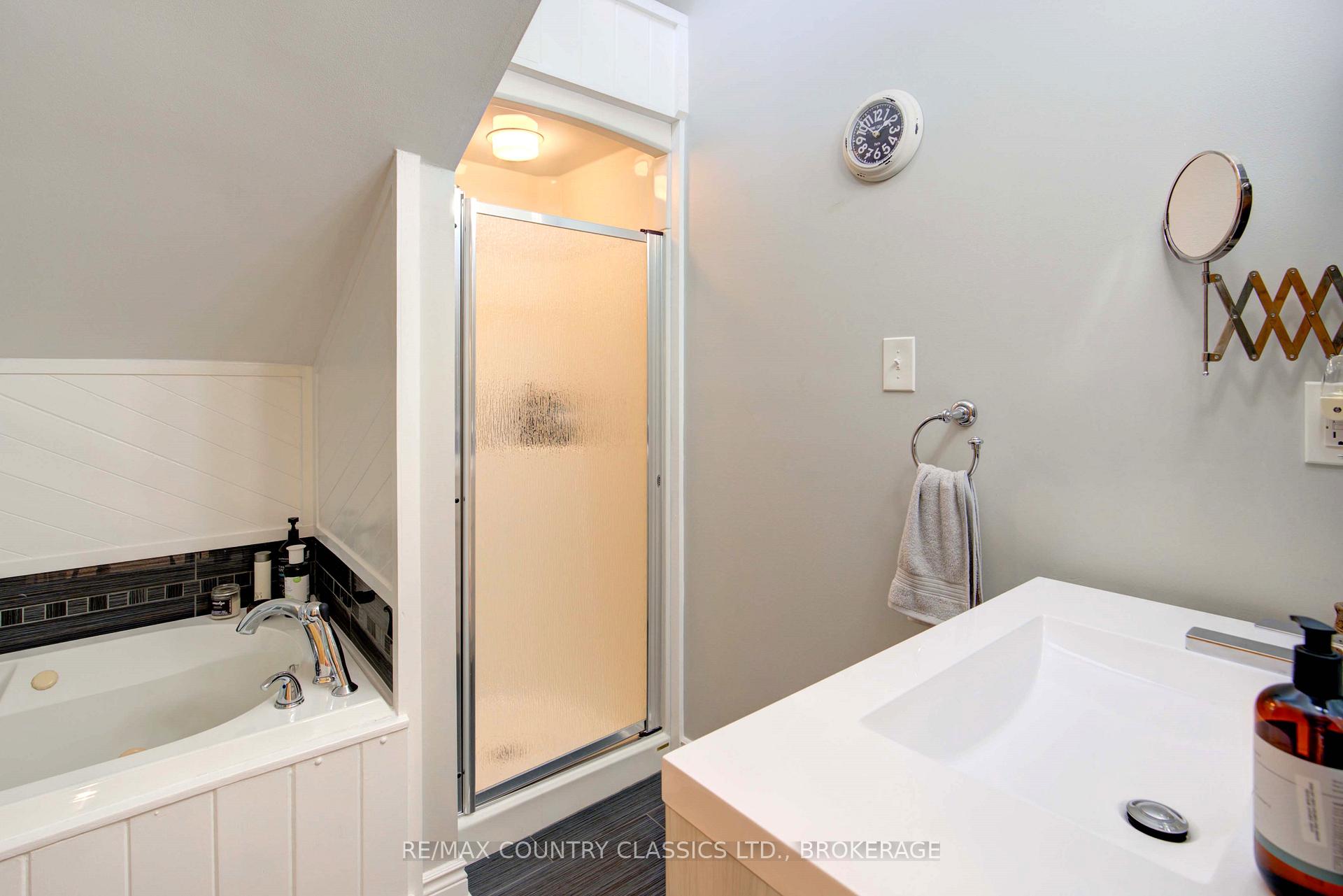 Photo 18 of 1729 Bathurst Upper 5TH, Perth — HOMEH