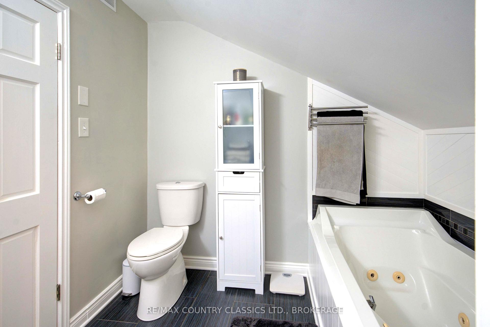 Photo 19 of 1729 Bathurst Upper 5TH, Perth — HOMEH