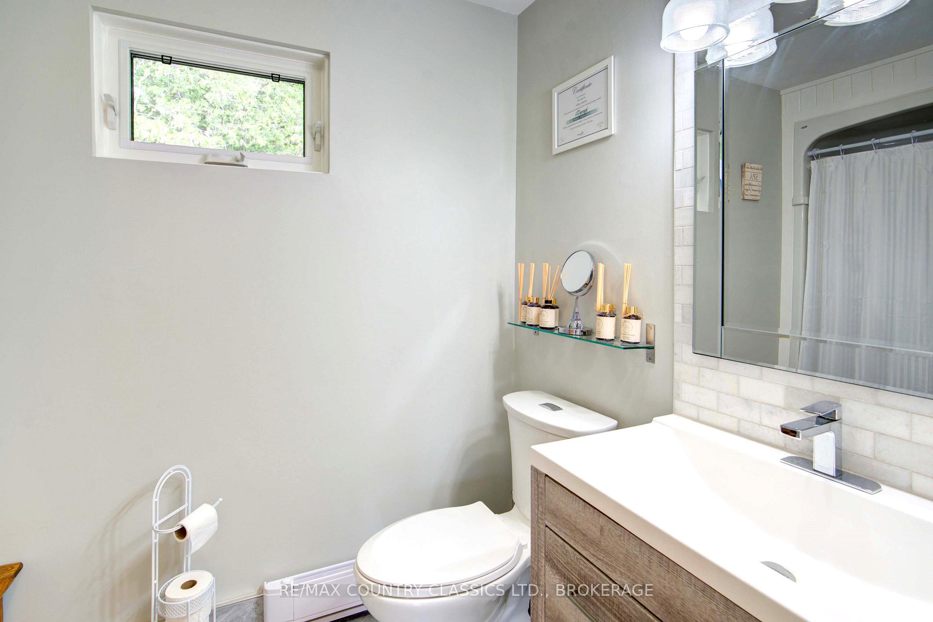 Photo 30 of 1729 Bathurst Upper 5TH, Perth — HOMEH