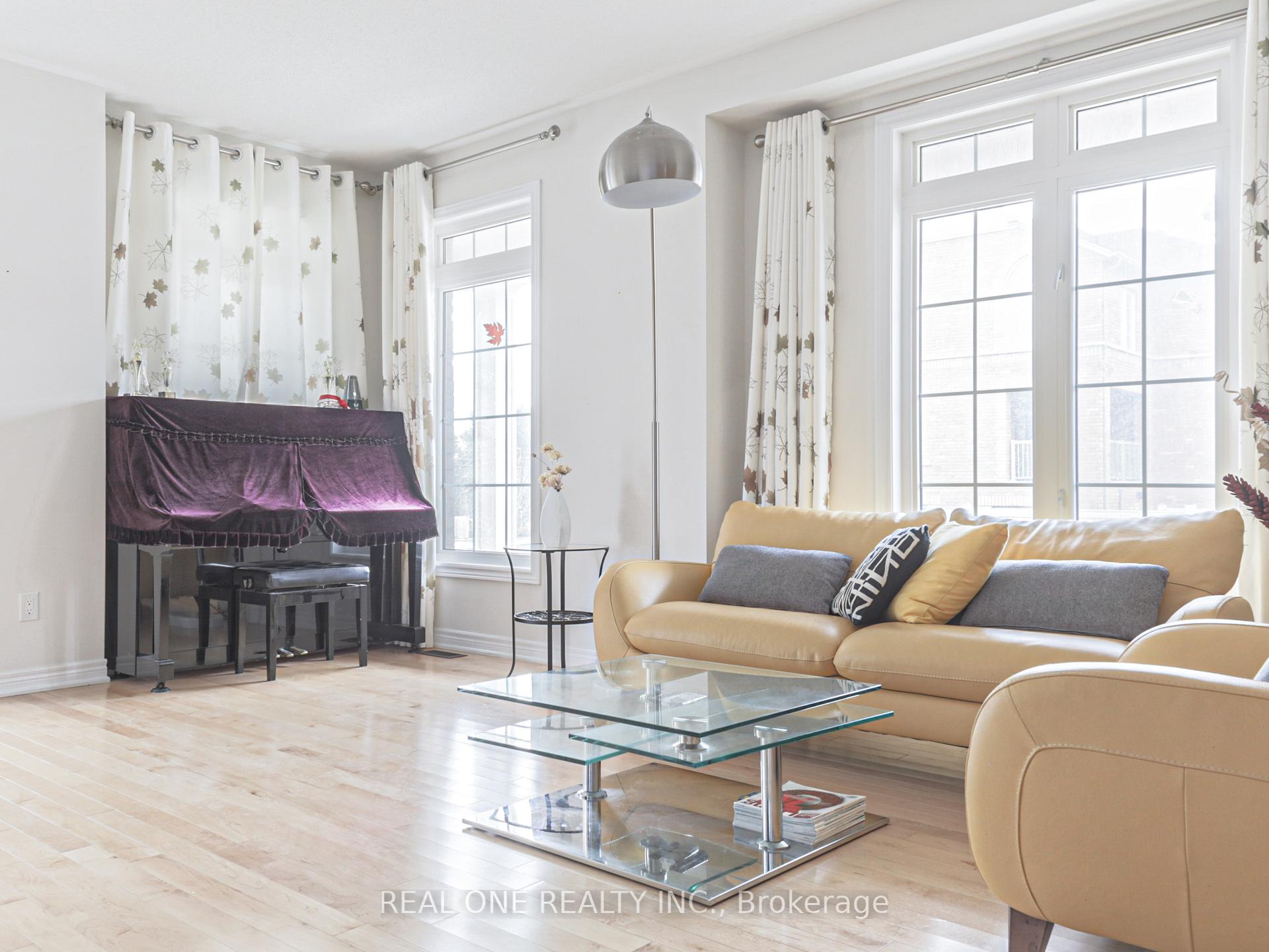 Photo 6 of 26 Christian Ritter Drive, Markham, Berczy — HOMEH
