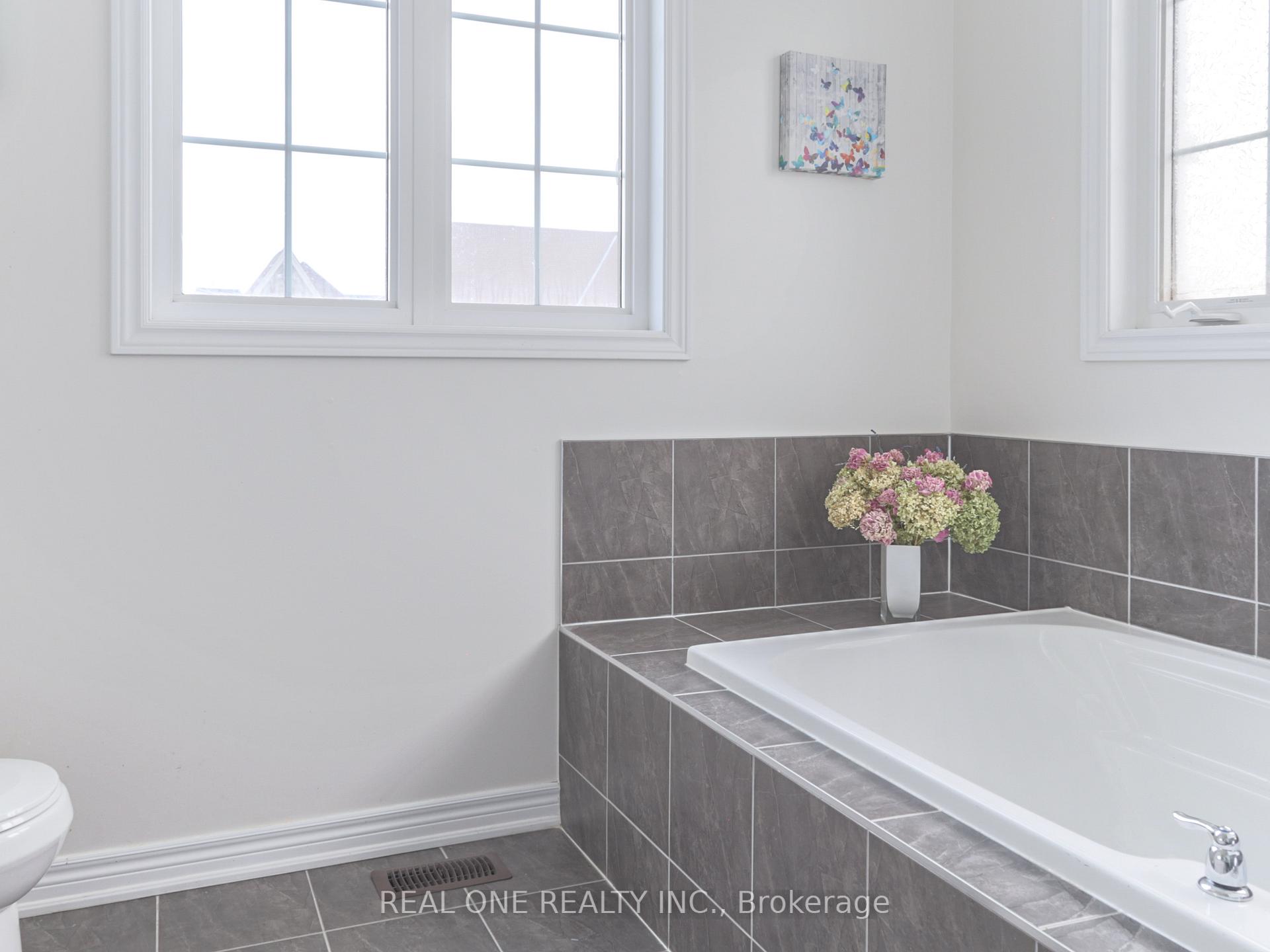 Photo 15 of 26 Christian Ritter Drive, Markham, Berczy — HOMEH