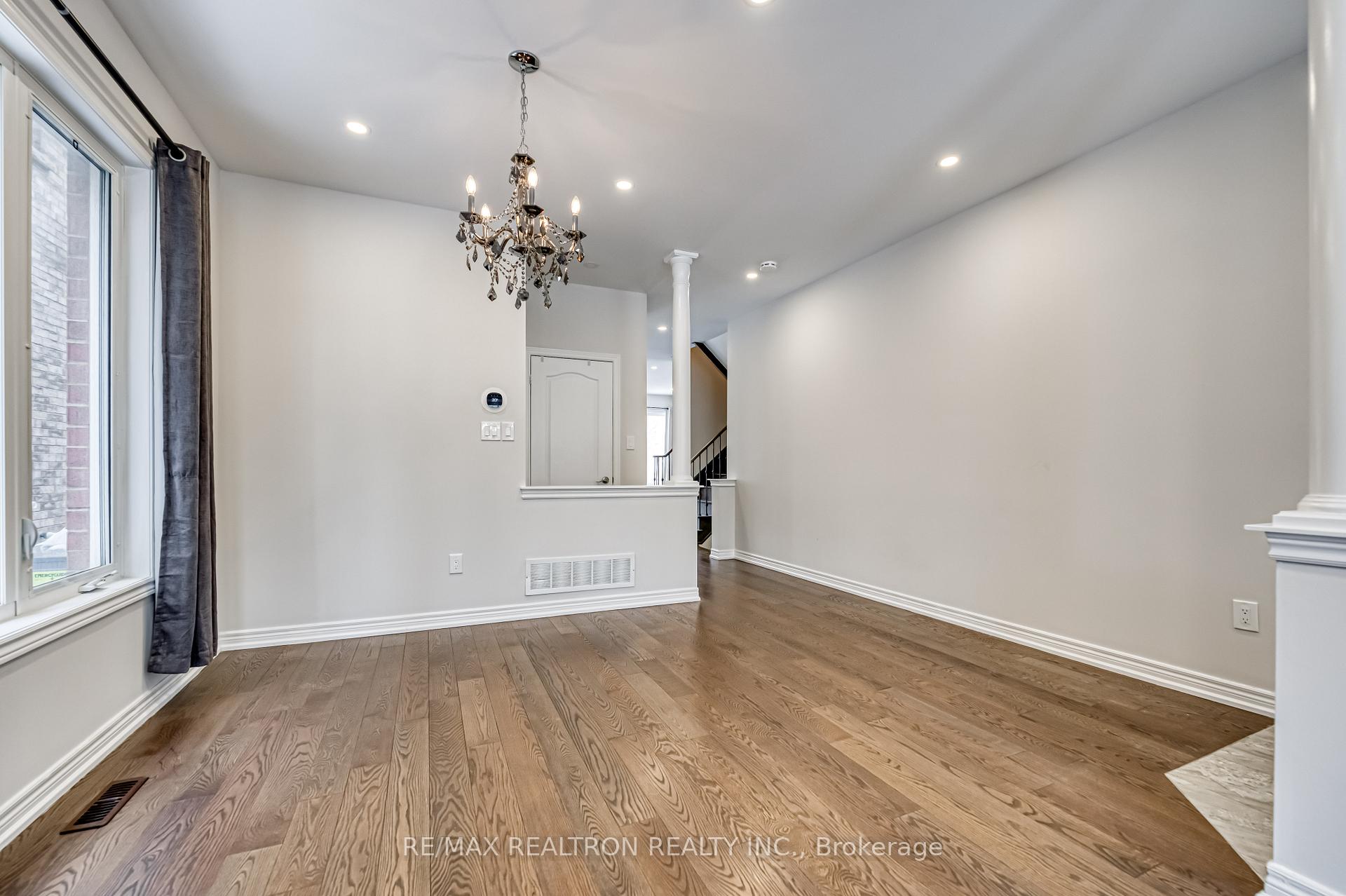 Photo 6 of 74 Pillar Rock Crescent, Markham, Victoria Manor-Jennings Gate — HOMEH