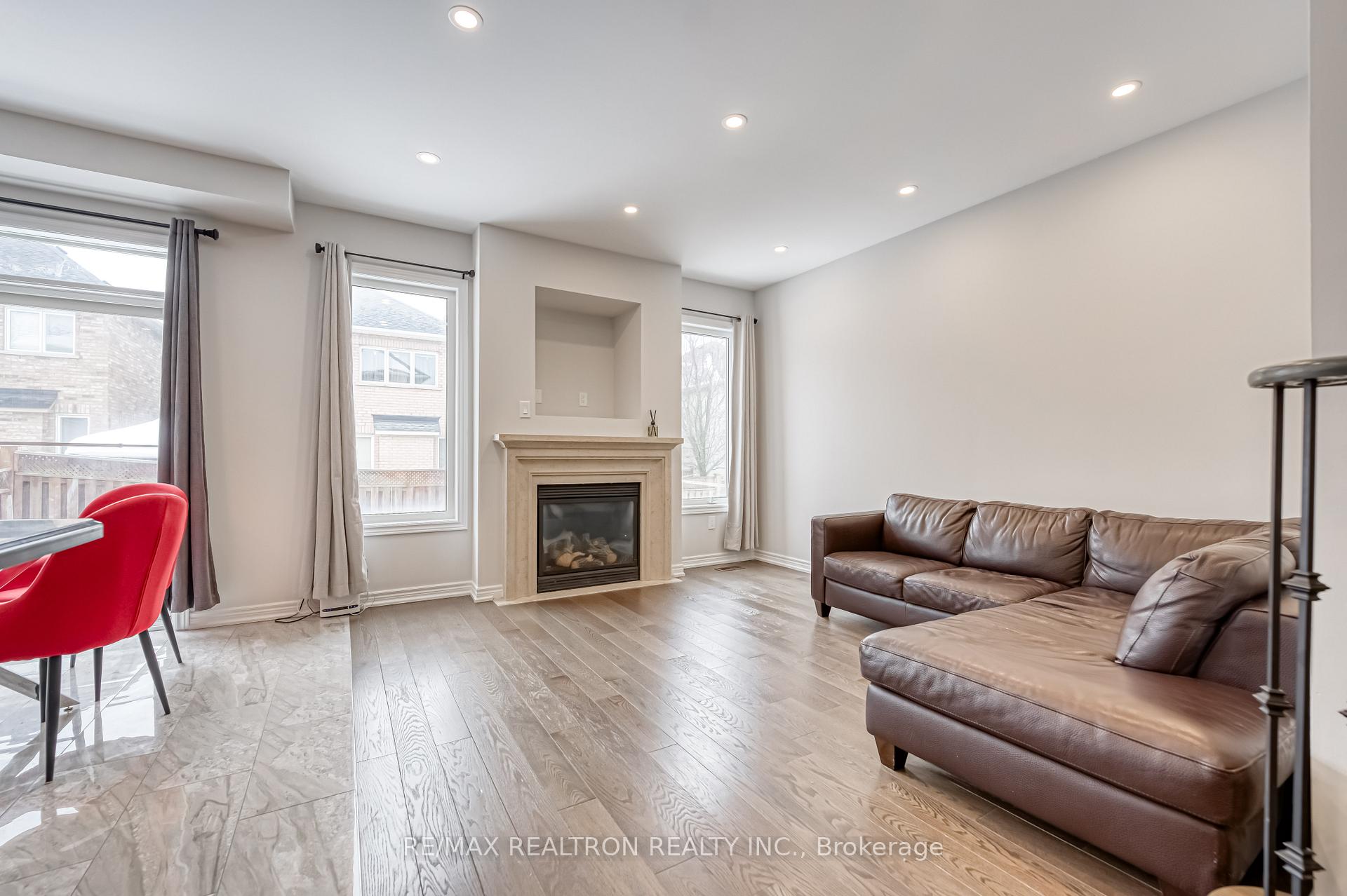 Photo 9 of 74 Pillar Rock Crescent, Markham, Victoria Manor-Jennings Gate — HOMEH