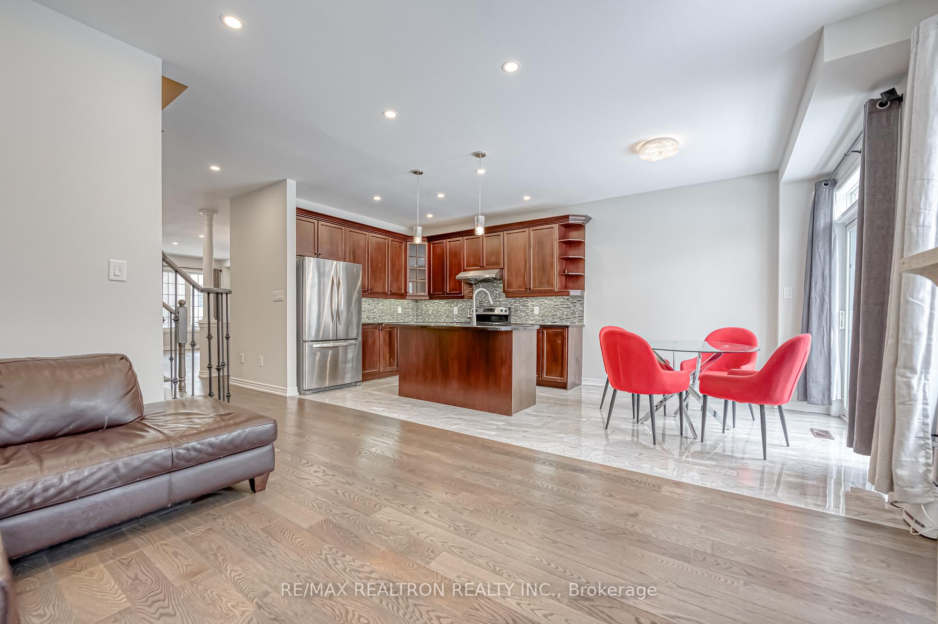 Photo 12 of 74 Pillar Rock Crescent, Markham, Victoria Manor-Jennings Gate — HOMEH