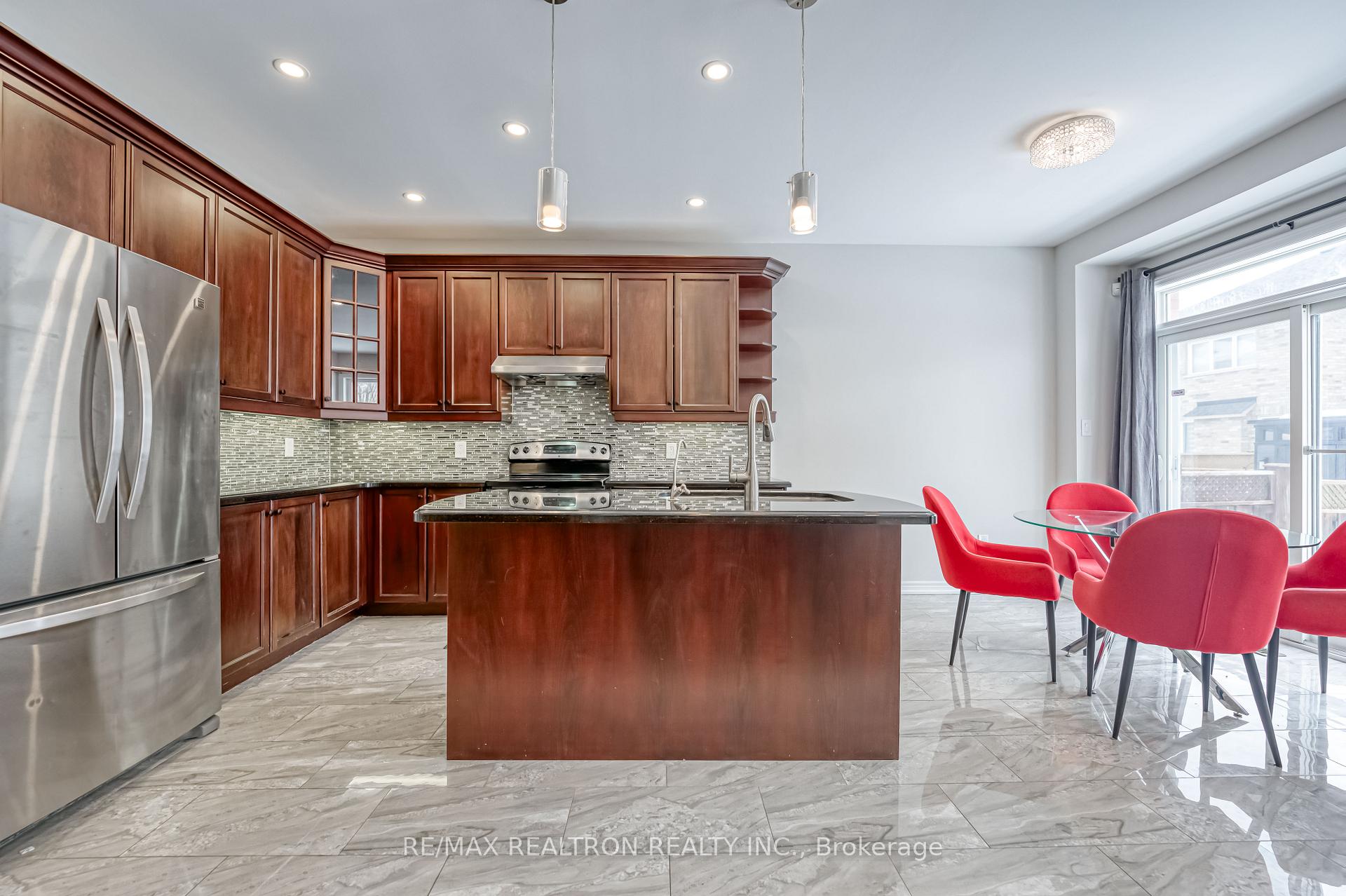 Photo 13 of 74 Pillar Rock Crescent, Markham, Victoria Manor-Jennings Gate — HOMEH