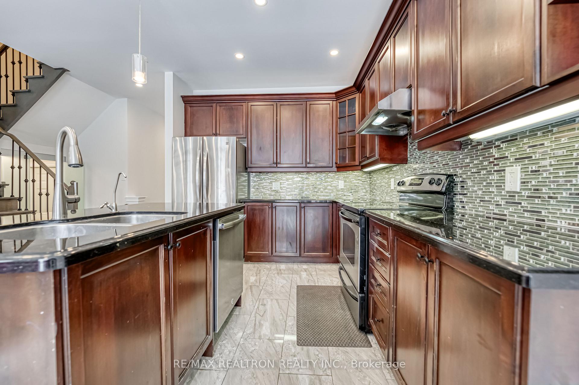 Photo 18 of 74 Pillar Rock Crescent, Markham, Victoria Manor-Jennings Gate — HOMEH