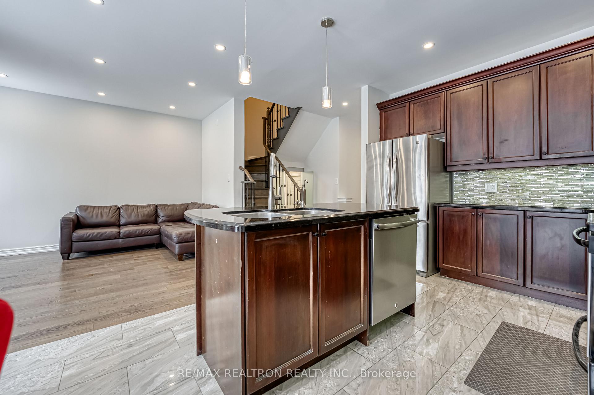 Photo 19 of 74 Pillar Rock Crescent, Markham, Victoria Manor-Jennings Gate — HOMEH