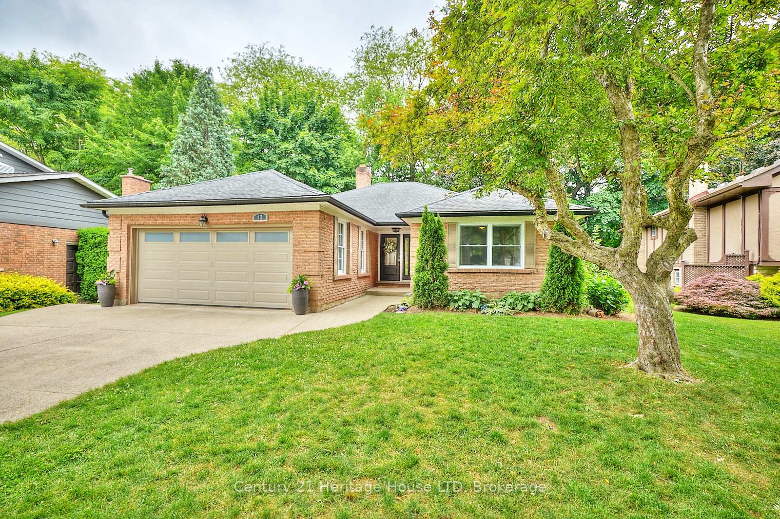 Photo 1 of 12 Deerpark Crescent, Pelham, Fonthill — HOMEH
