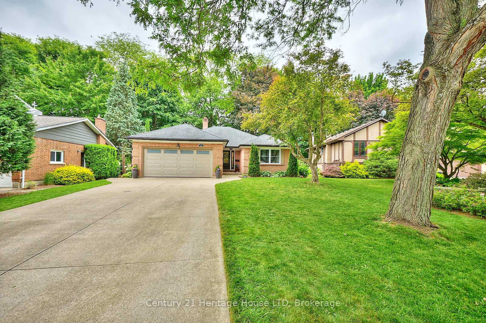 Photo 2 of 12 Deerpark Crescent, Pelham, Fonthill — HOMEH