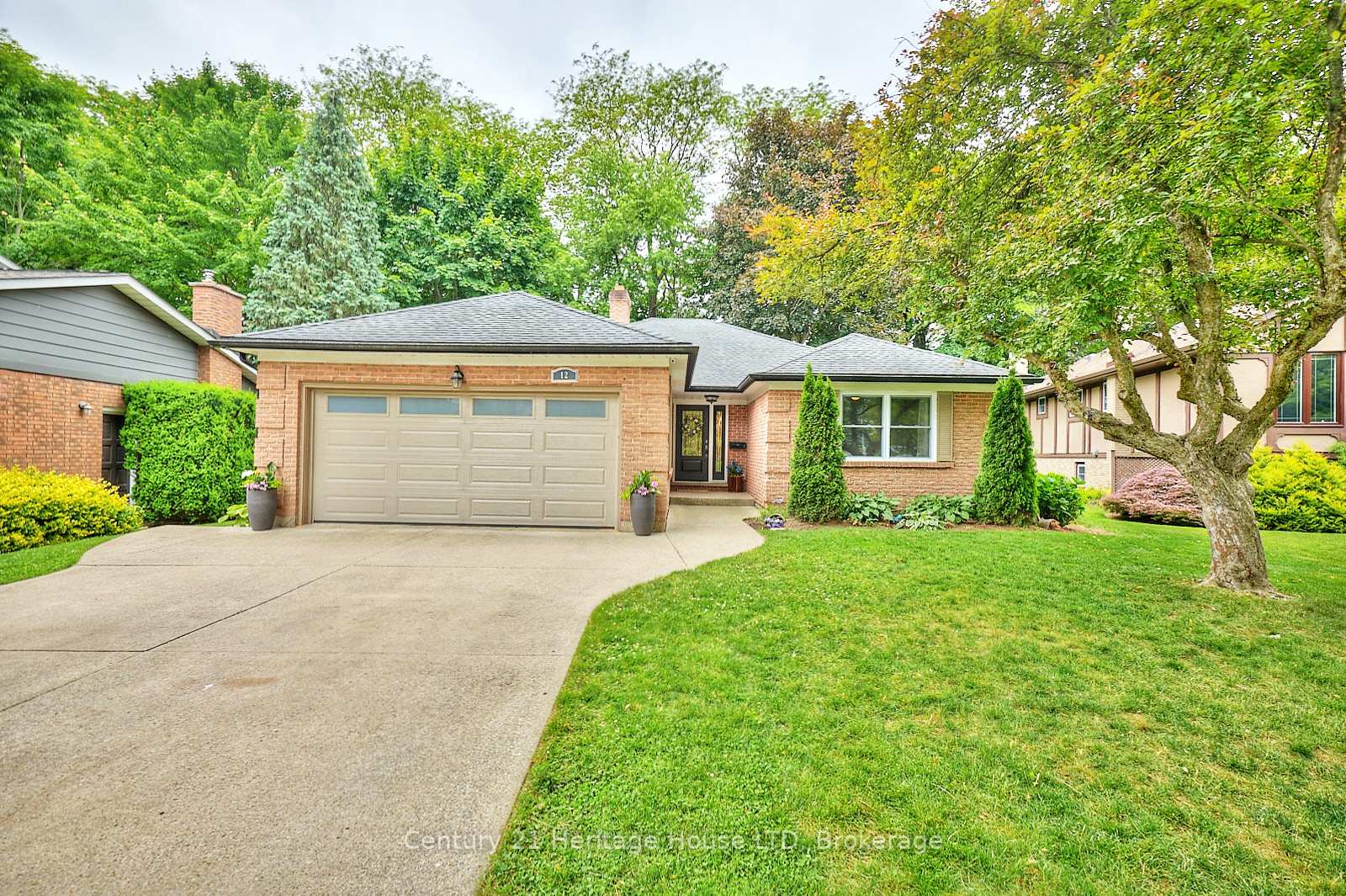 Photo 3 of 12 Deerpark Crescent, Pelham, Fonthill — HOMEH