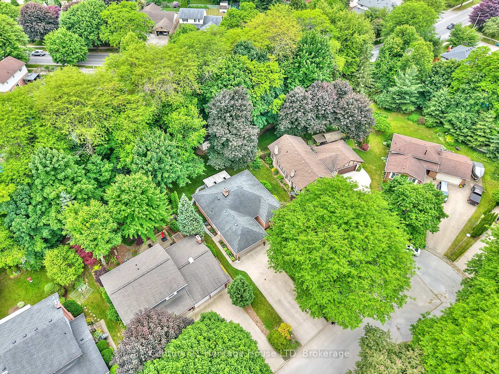 Photo 6 of 12 Deerpark Crescent, Pelham, Fonthill — HOMEH