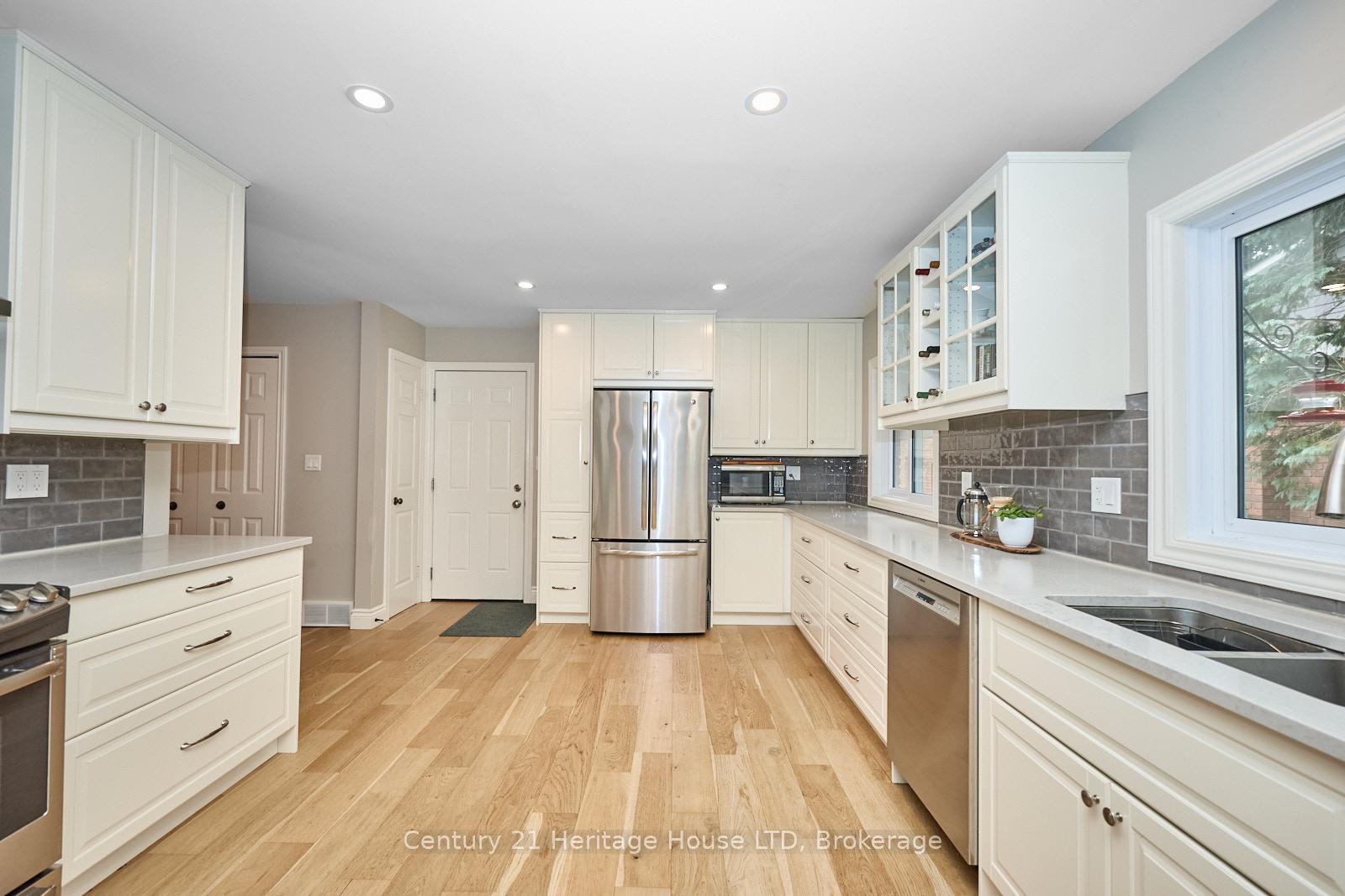 Photo 10 of 12 Deerpark Crescent, Pelham, Fonthill — HOMEH