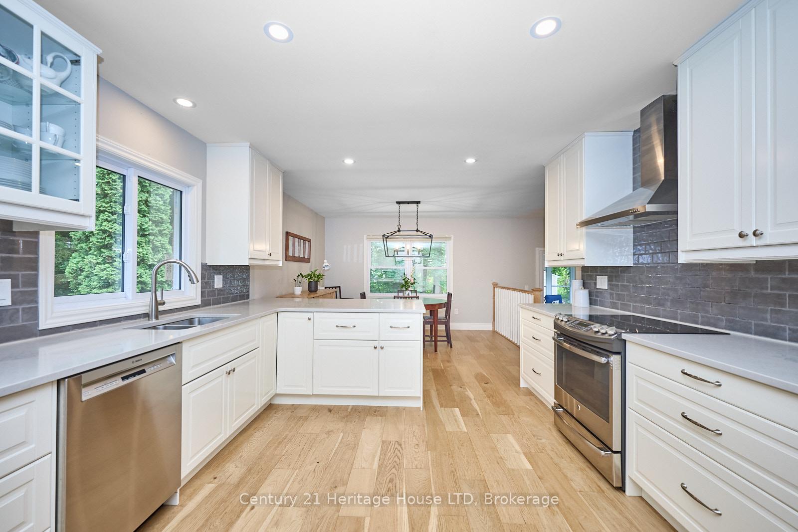 Photo 13 of 12 Deerpark Crescent, Pelham, Fonthill — HOMEH