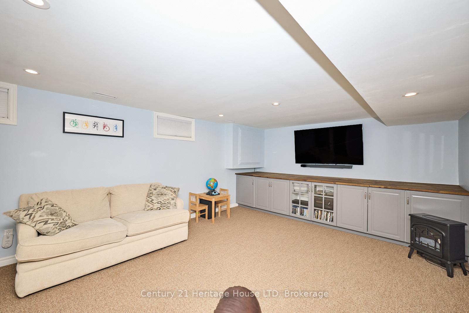Photo 32 of 12 Deerpark Crescent, Pelham, Fonthill — HOMEH