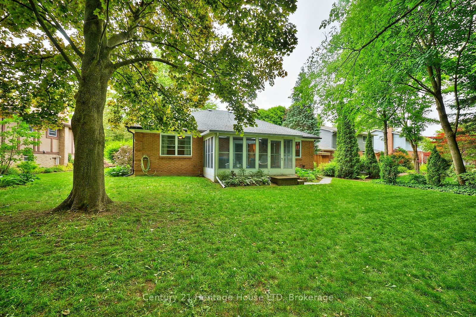 Photo 38 of 12 Deerpark Crescent, Pelham, Fonthill — HOMEH