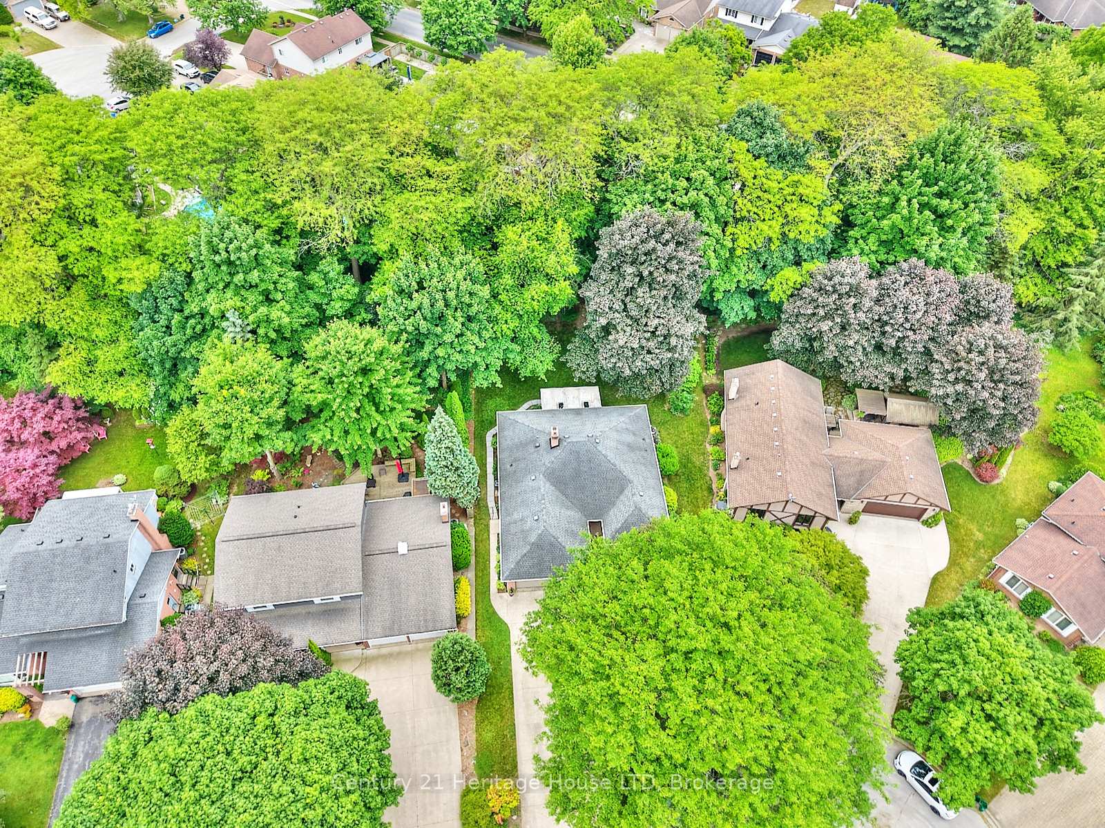 Photo 43 of 12 Deerpark Crescent, Pelham, Fonthill — HOMEH