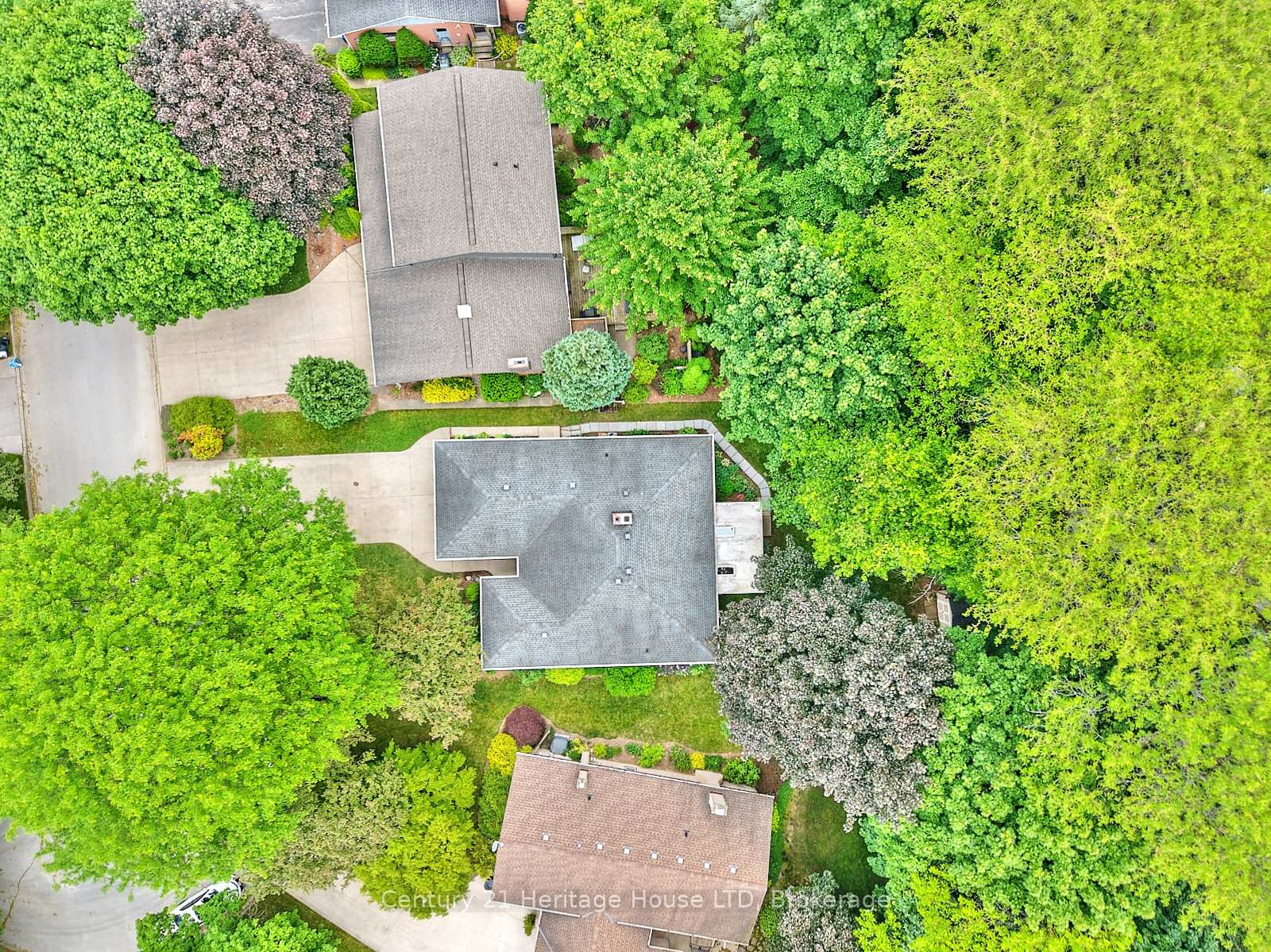 Photo 44 of 12 Deerpark Crescent, Pelham, Fonthill — HOMEH