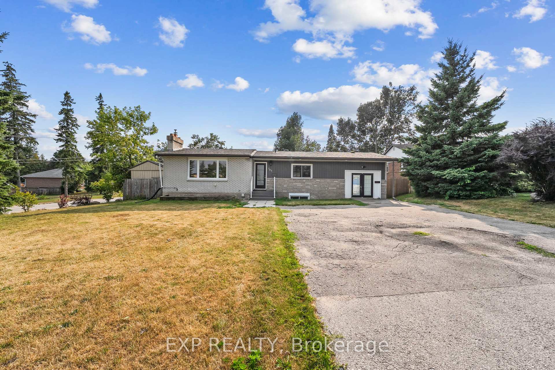 Photo 3 of 143 Westmount Drive N, Orillia — HOMEH