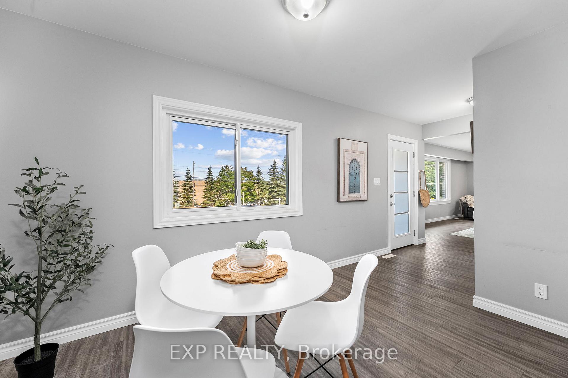 Photo 8 of 143 Westmount Drive N, Orillia — HOMEH