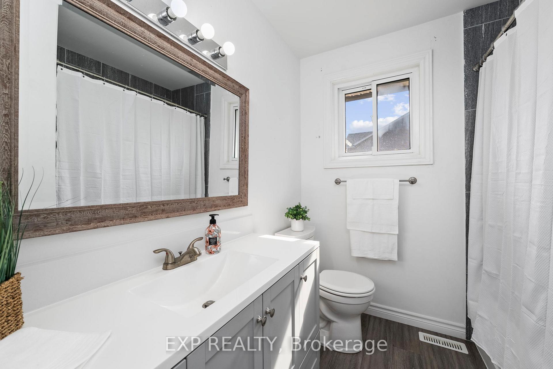 Photo 18 of 143 Westmount Drive N, Orillia — HOMEH