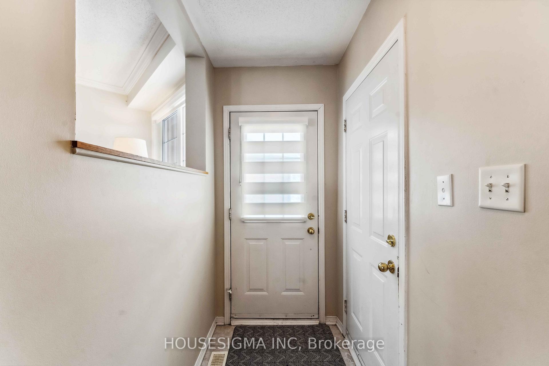 Photo 5 of 22 Carwood Circle, Ottawa, Carson Meadows — HOMEH