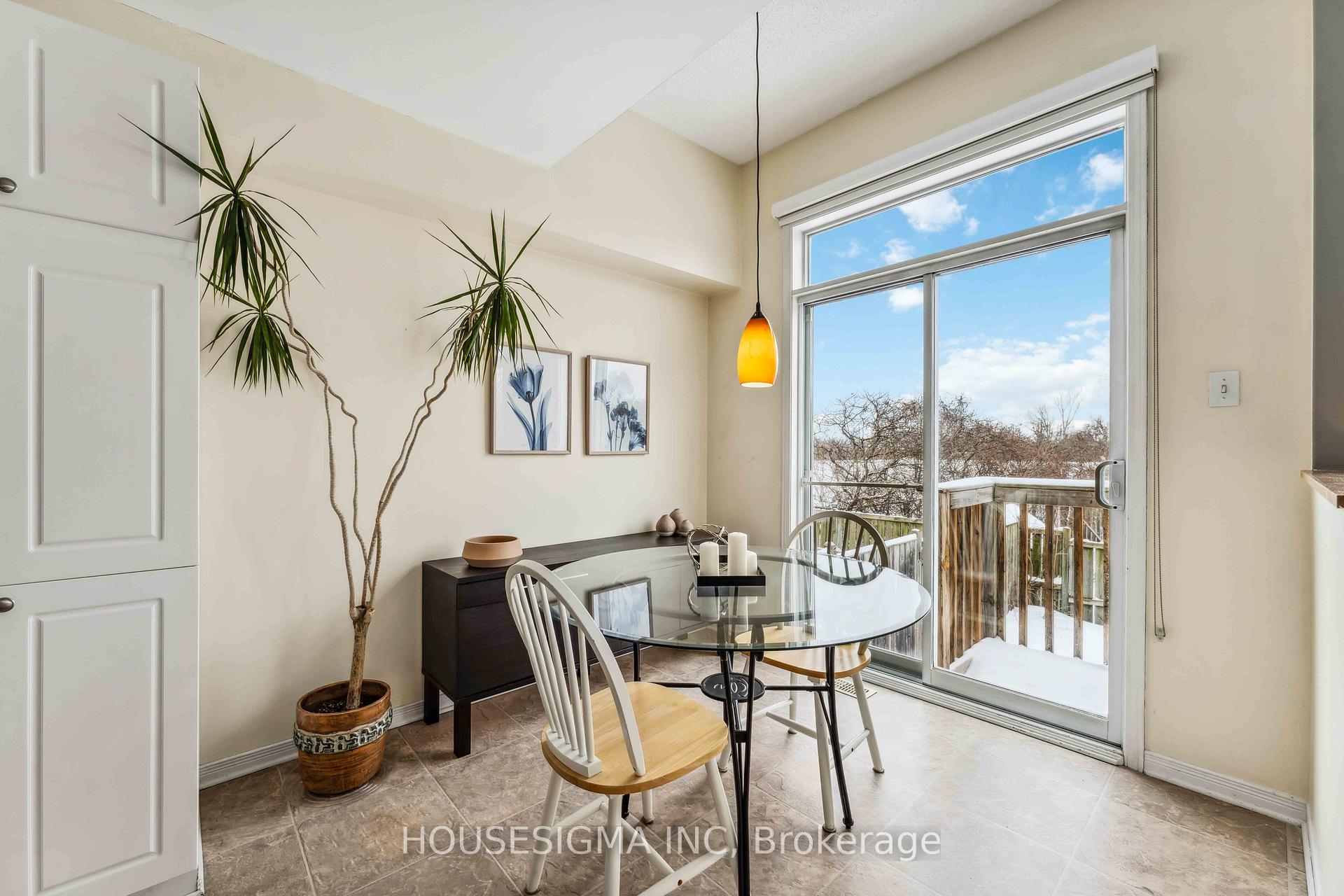 Photo 17 of 22 Carwood Circle, Ottawa, Carson Meadows — HOMEH