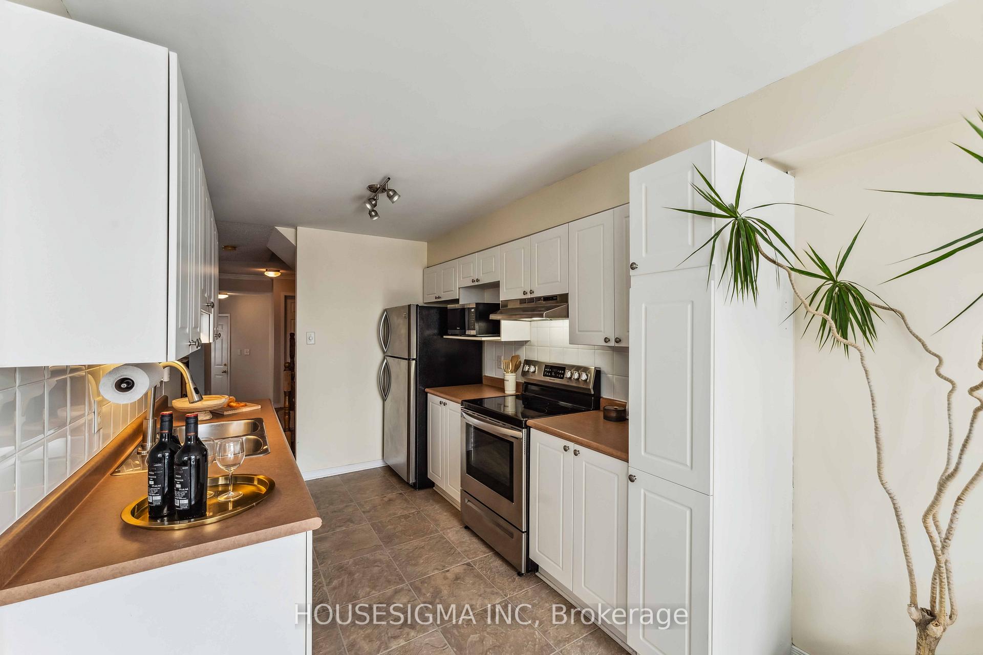 Photo 18 of 22 Carwood Circle, Ottawa, Carson Meadows — HOMEH