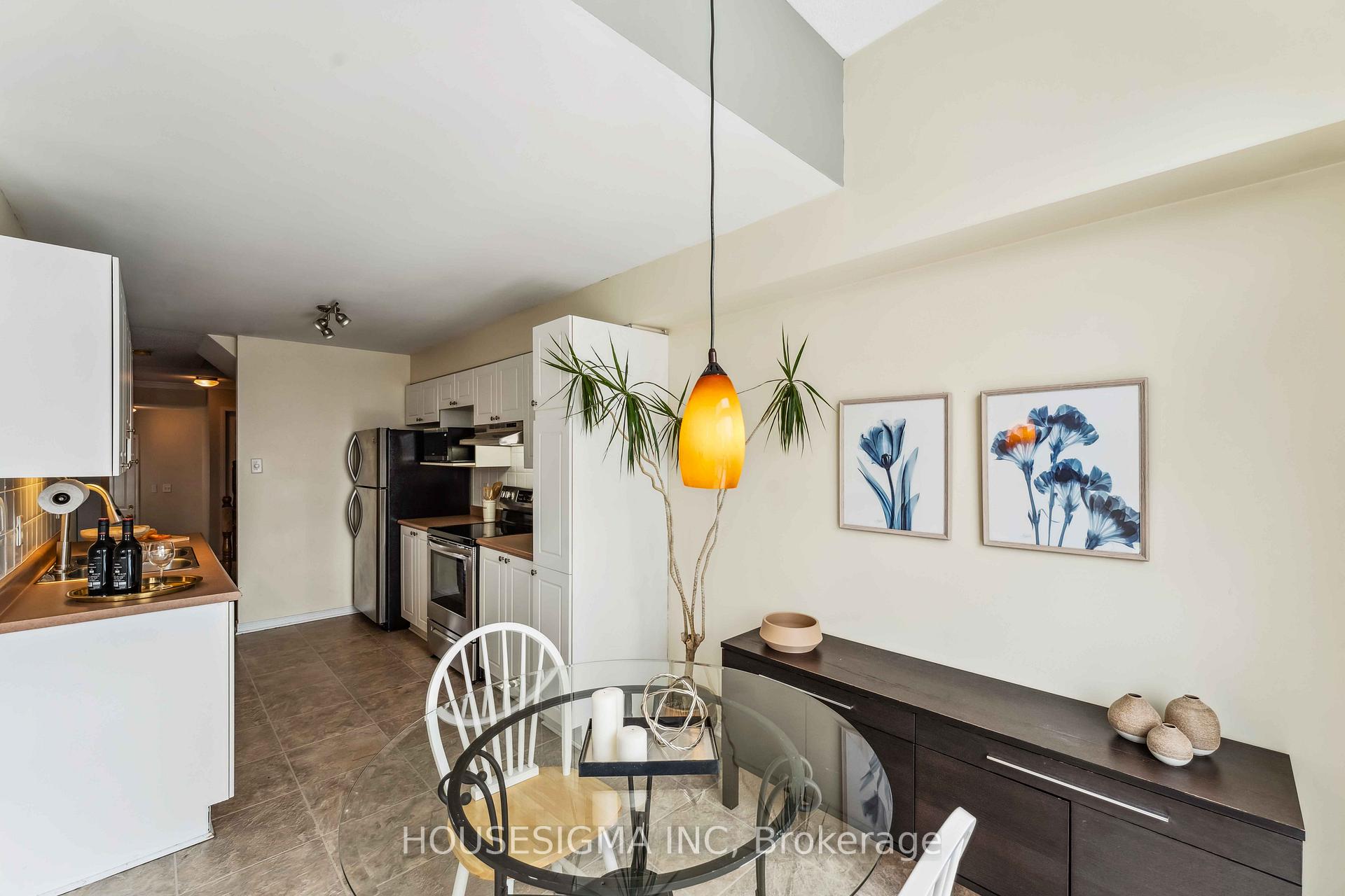 Photo 19 of 22 Carwood Circle, Ottawa, Carson Meadows — HOMEH