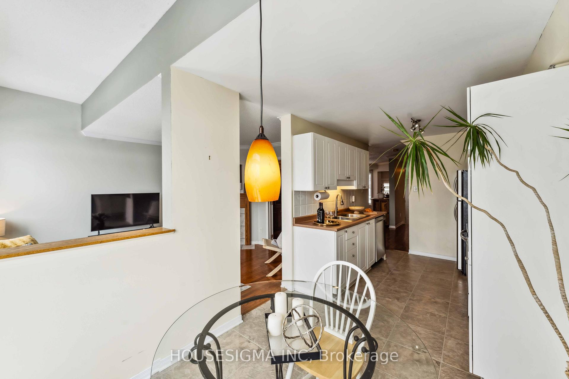 Photo 20 of 22 Carwood Circle, Ottawa, Carson Meadows — HOMEH