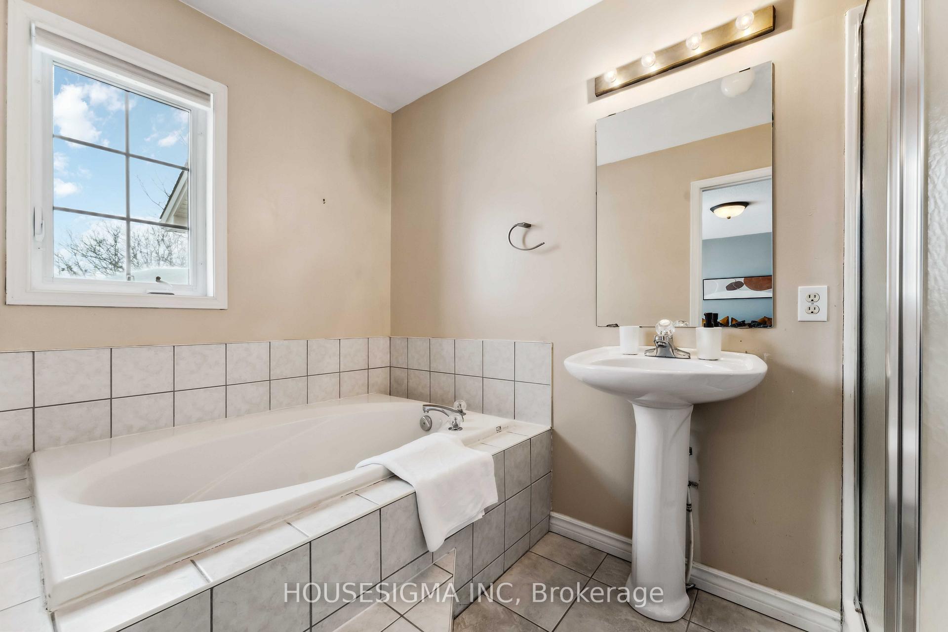Photo 31 of 22 Carwood Circle, Ottawa, Carson Meadows — HOMEH