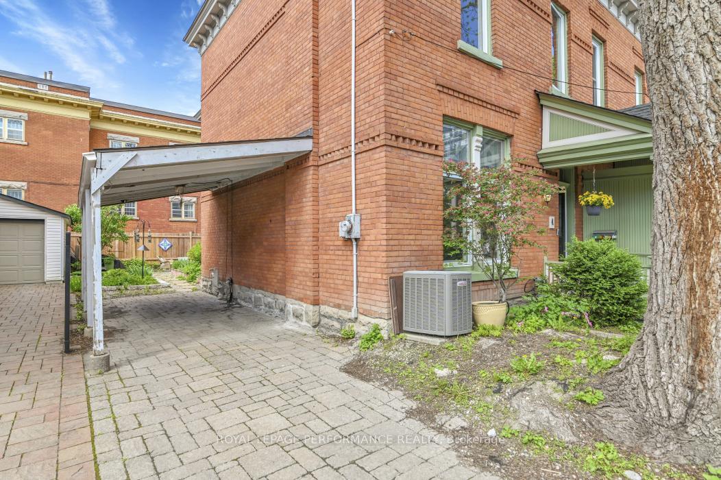 Photo 4 of 4 Hartington Place, Ottawa, Ottawa Centre/Golden Triangle — HOMEH