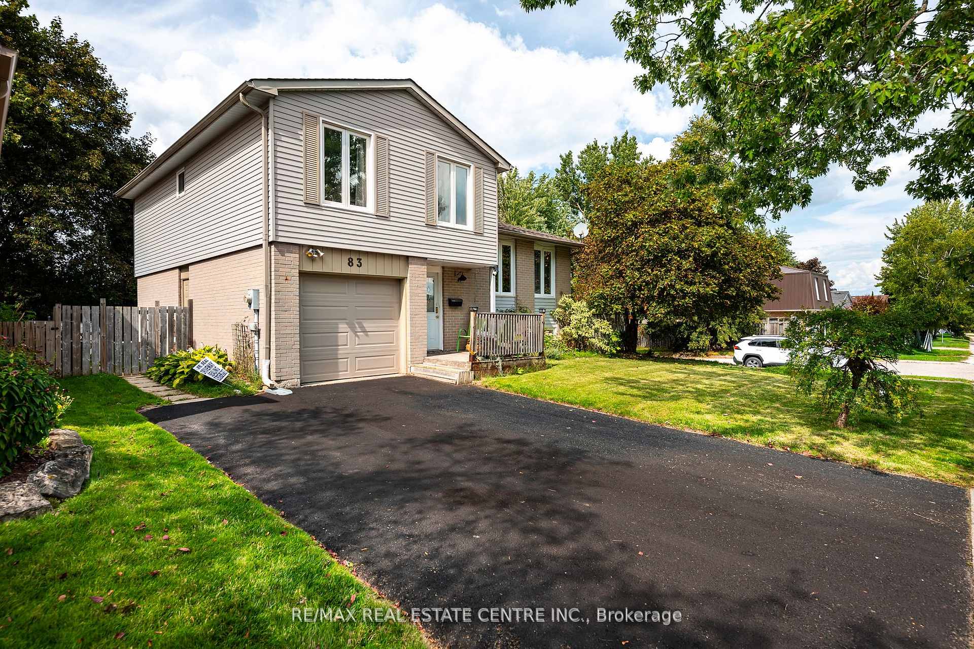 Photo 2 of 83 Brenda Boulevard, Orangeville — HOMEH