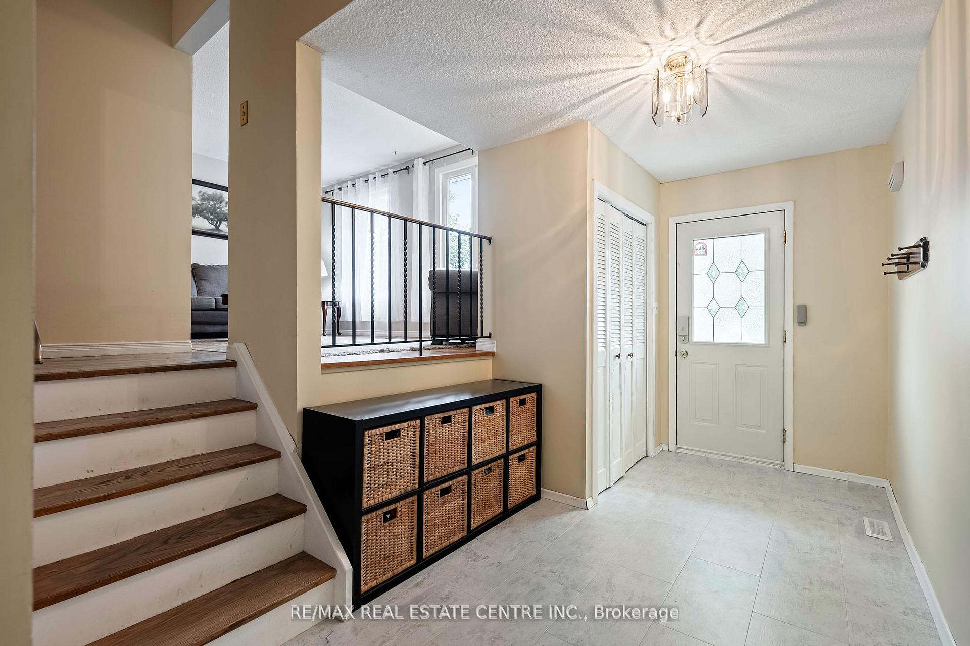 Photo 5 of 83 Brenda Boulevard, Orangeville — HOMEH