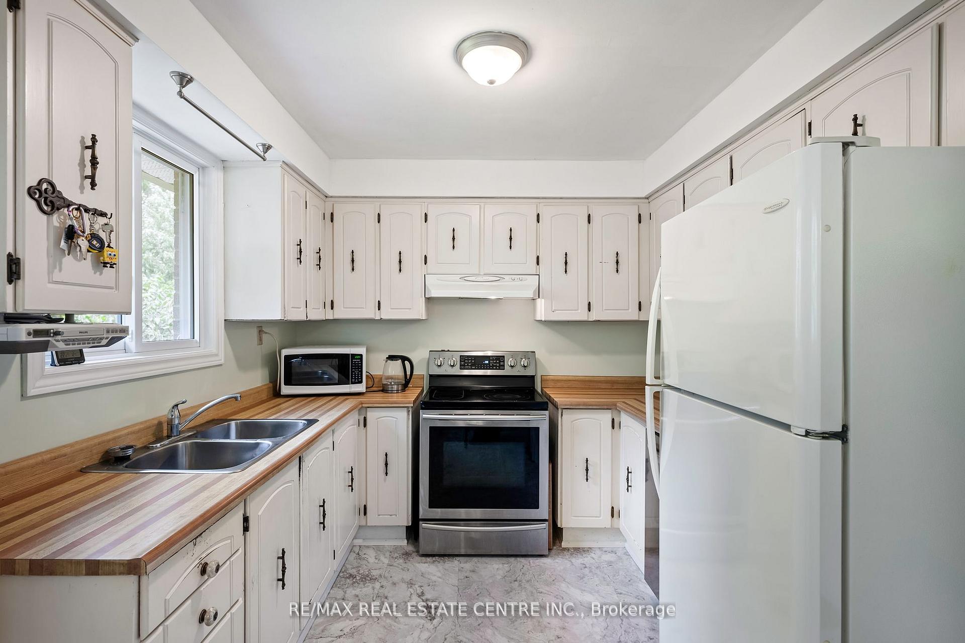 Photo 10 of 83 Brenda Boulevard, Orangeville — HOMEH