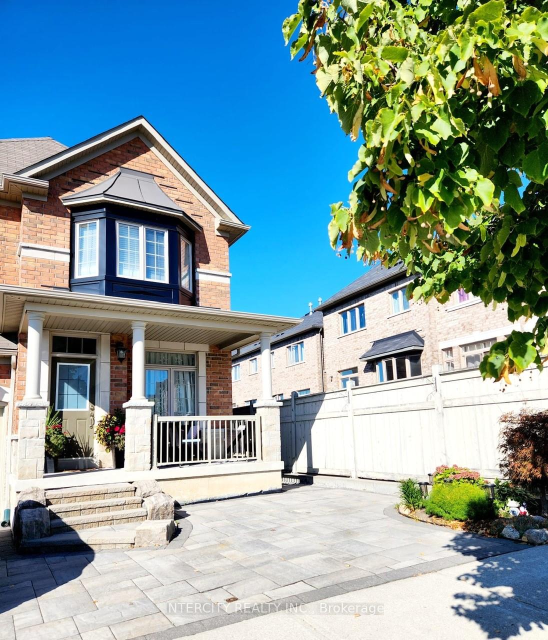 Photo 2 of 102 Harbord Street, Markham, Berczy — HOMEH