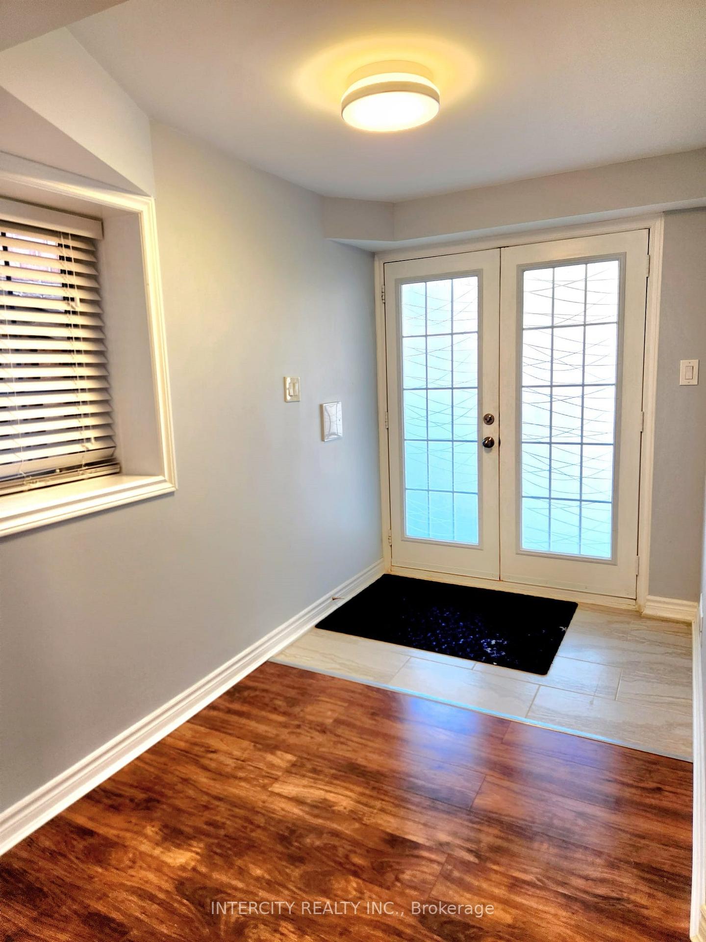 Photo 3 of 102 Harbord Street, Markham, Berczy — HOMEH