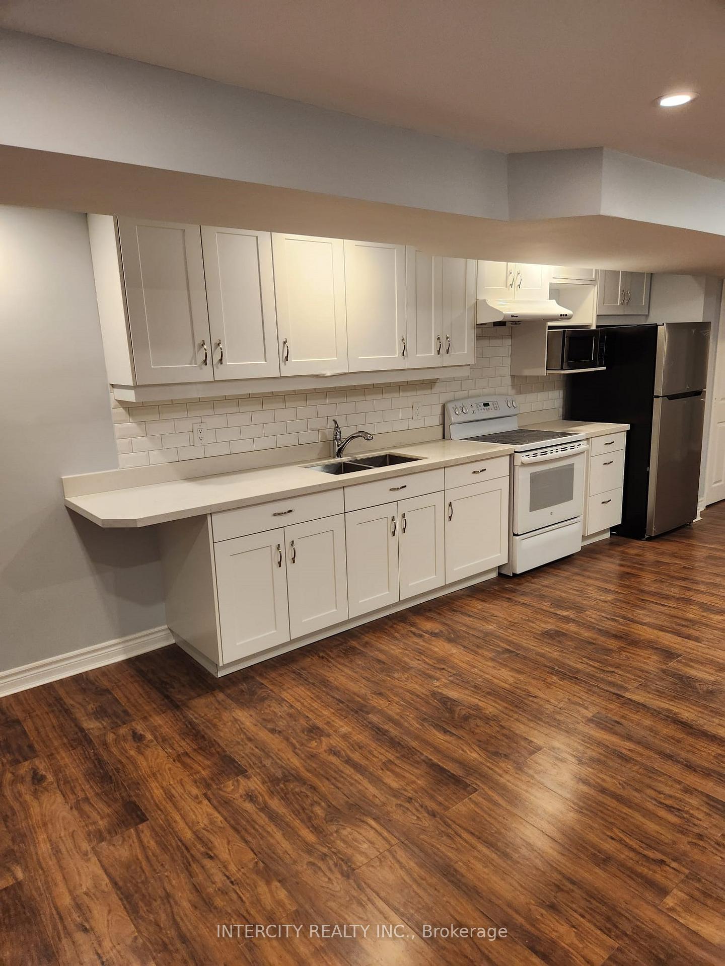 Photo 4 of 102 Harbord Street, Markham, Berczy — HOMEH