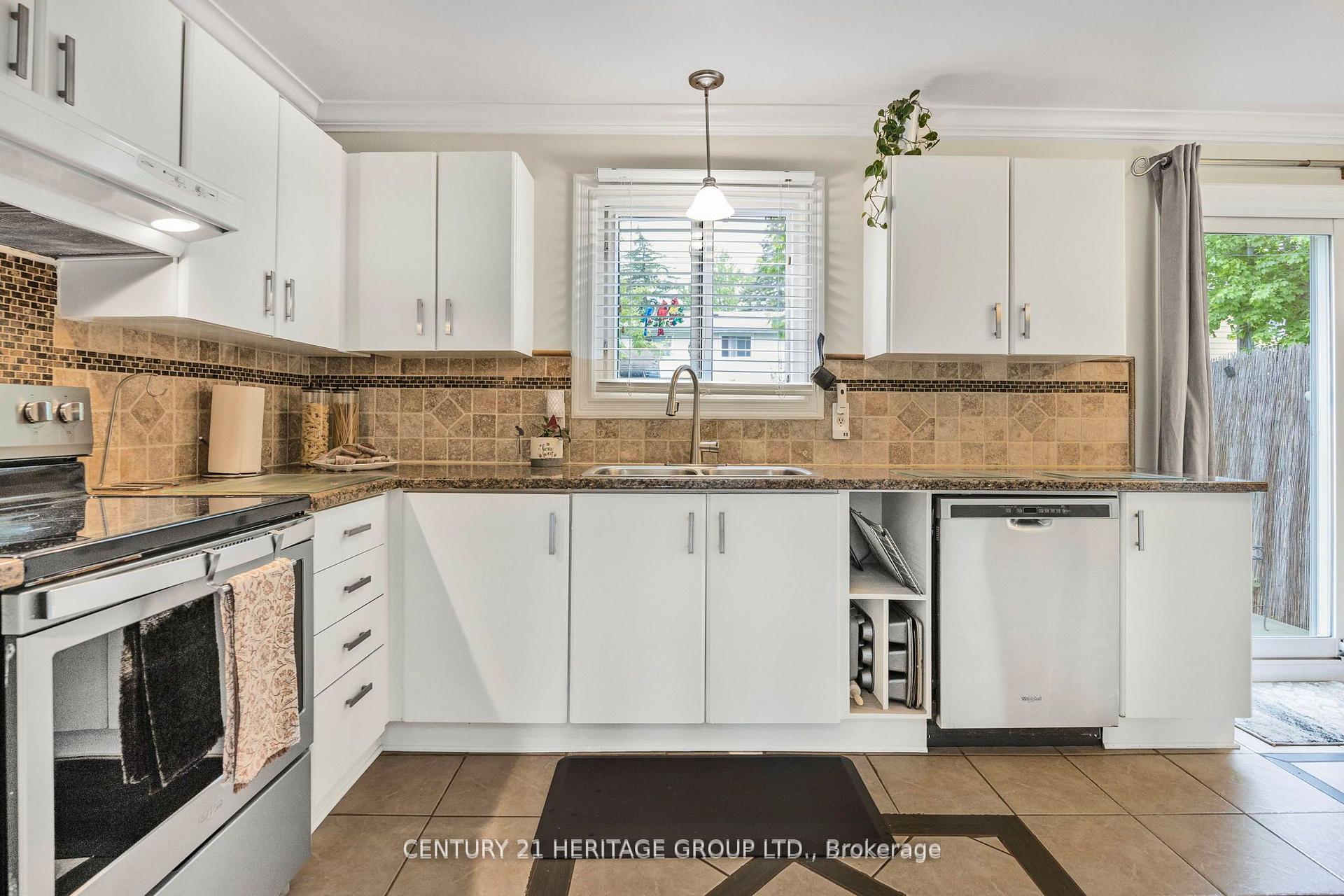 Photo 17 of 46 Adeline Avenue, New Tecumseth, Tottenham — HOMEH